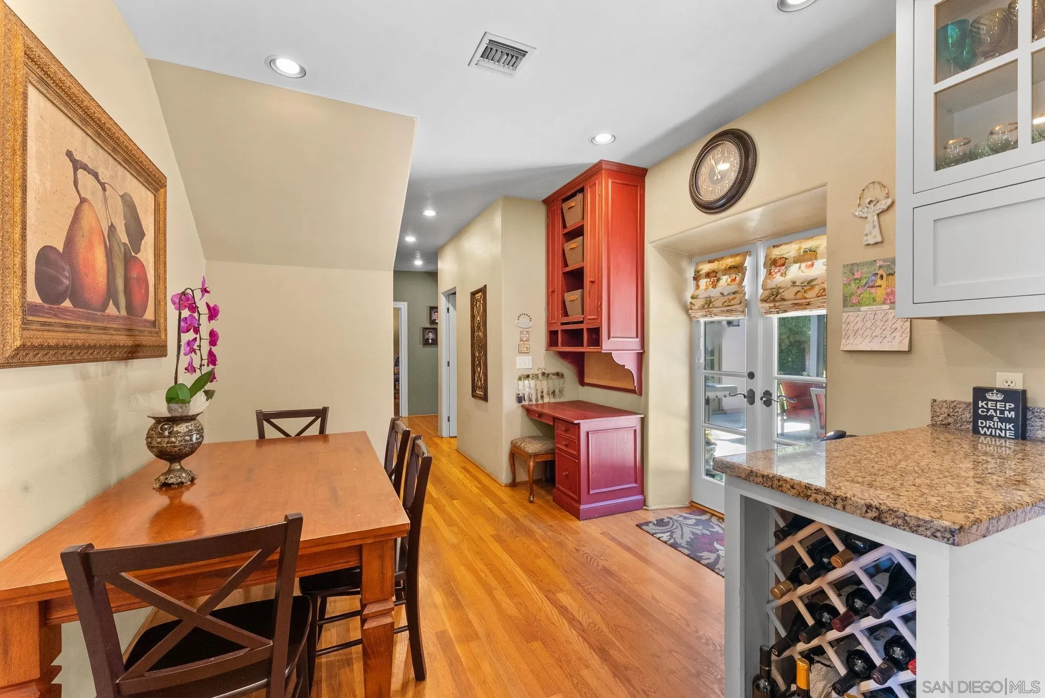https://cdn.realtyfeed.com/cdn/127/250040360/e67e3e5e3704464fece6fea16b5739c8.webp
