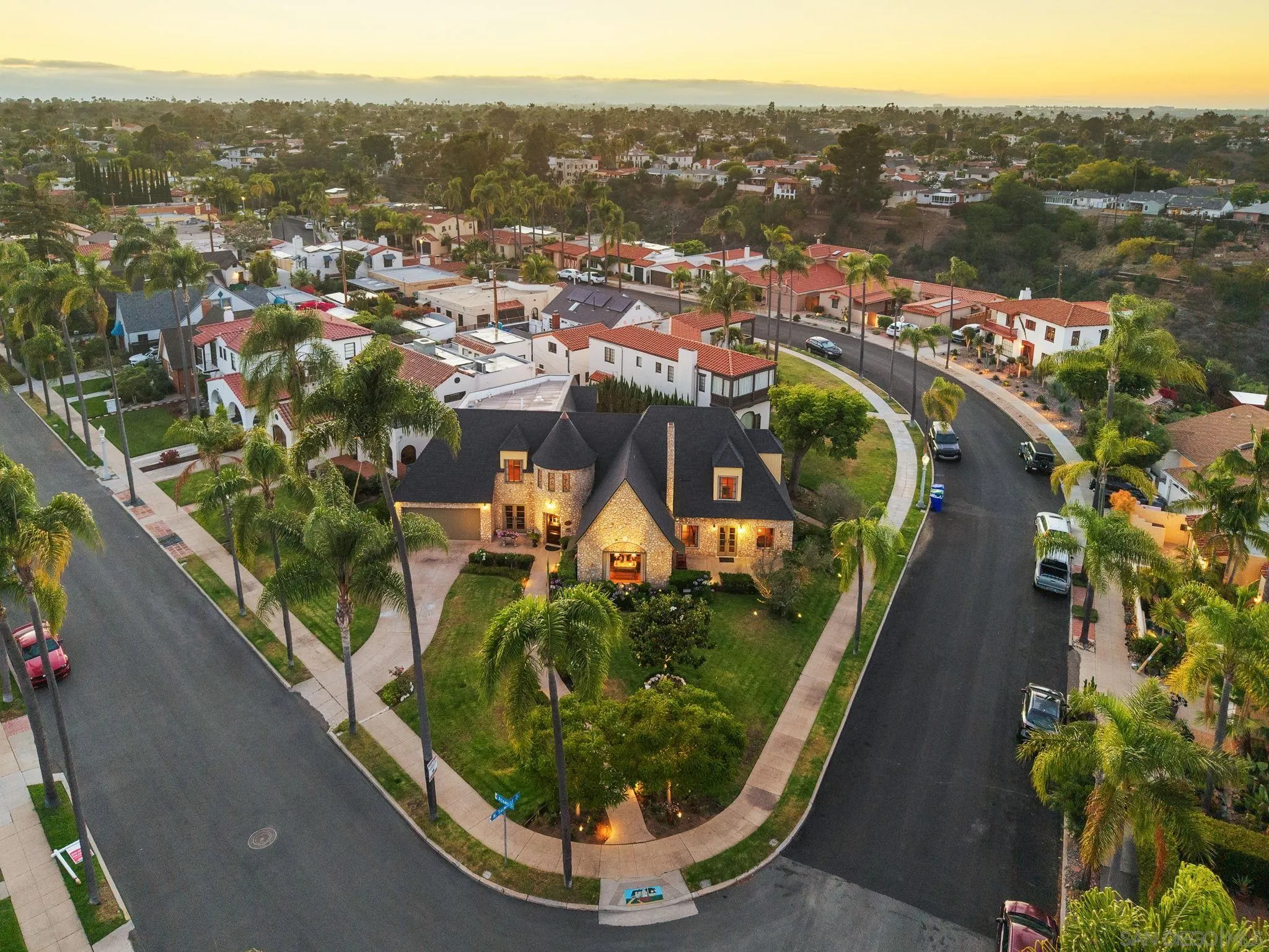 https://cdn.realtyfeed.com/cdn/127/250040360/f697f31f6f055220821fae0b239ef382.webp