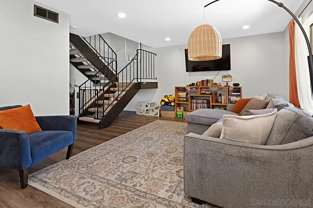 https://cdn.realtyfeed.com/cdn/127/250040362/620b951917d7586aec12f92da942b7f4.webp