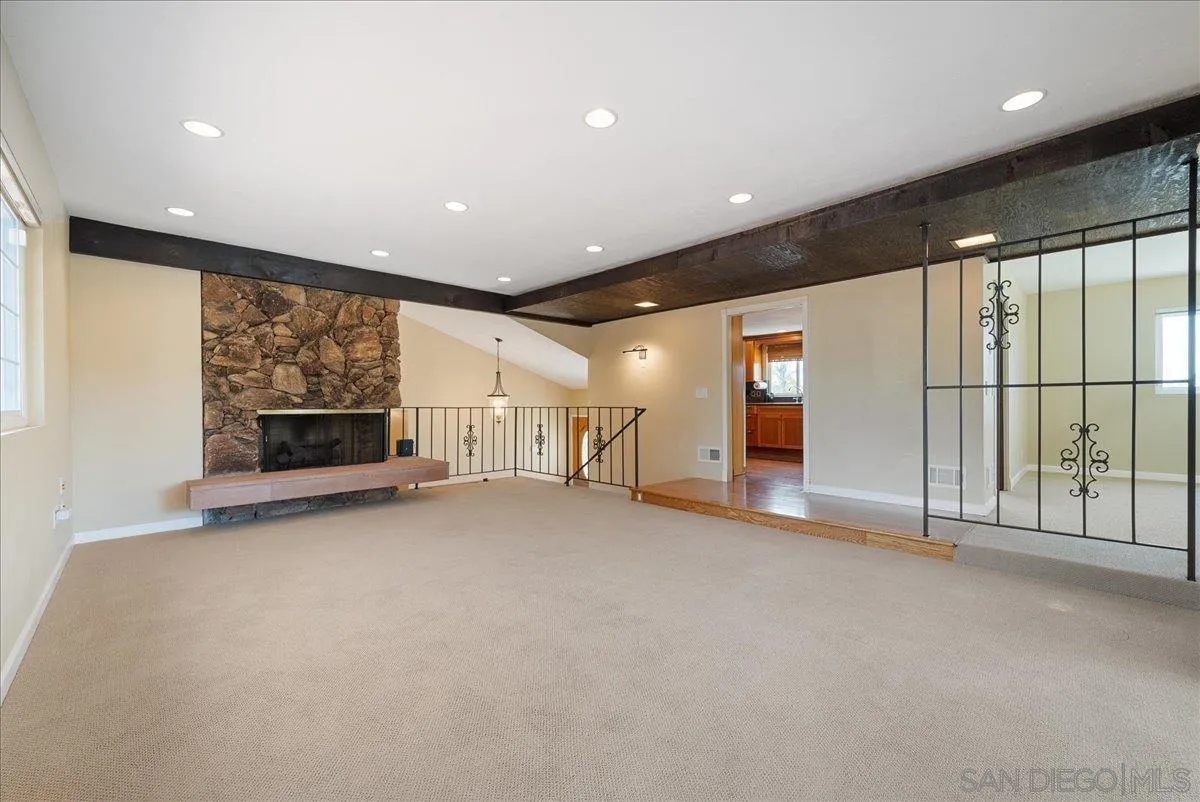 https://cdn.realtyfeed.com/cdn/127/250040363/647206f0e1457c82b97a3412558e9cc8.webp