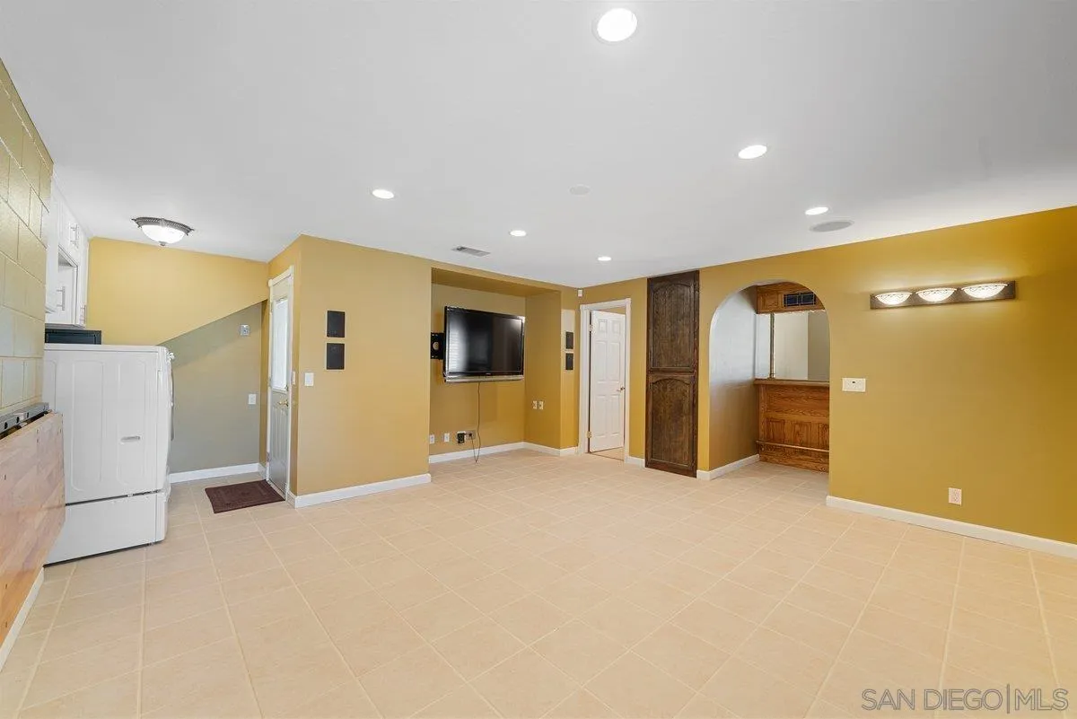 https://cdn.realtyfeed.com/cdn/127/250040363/f2f8aa108027df8c58833075a22ac7a5.webp