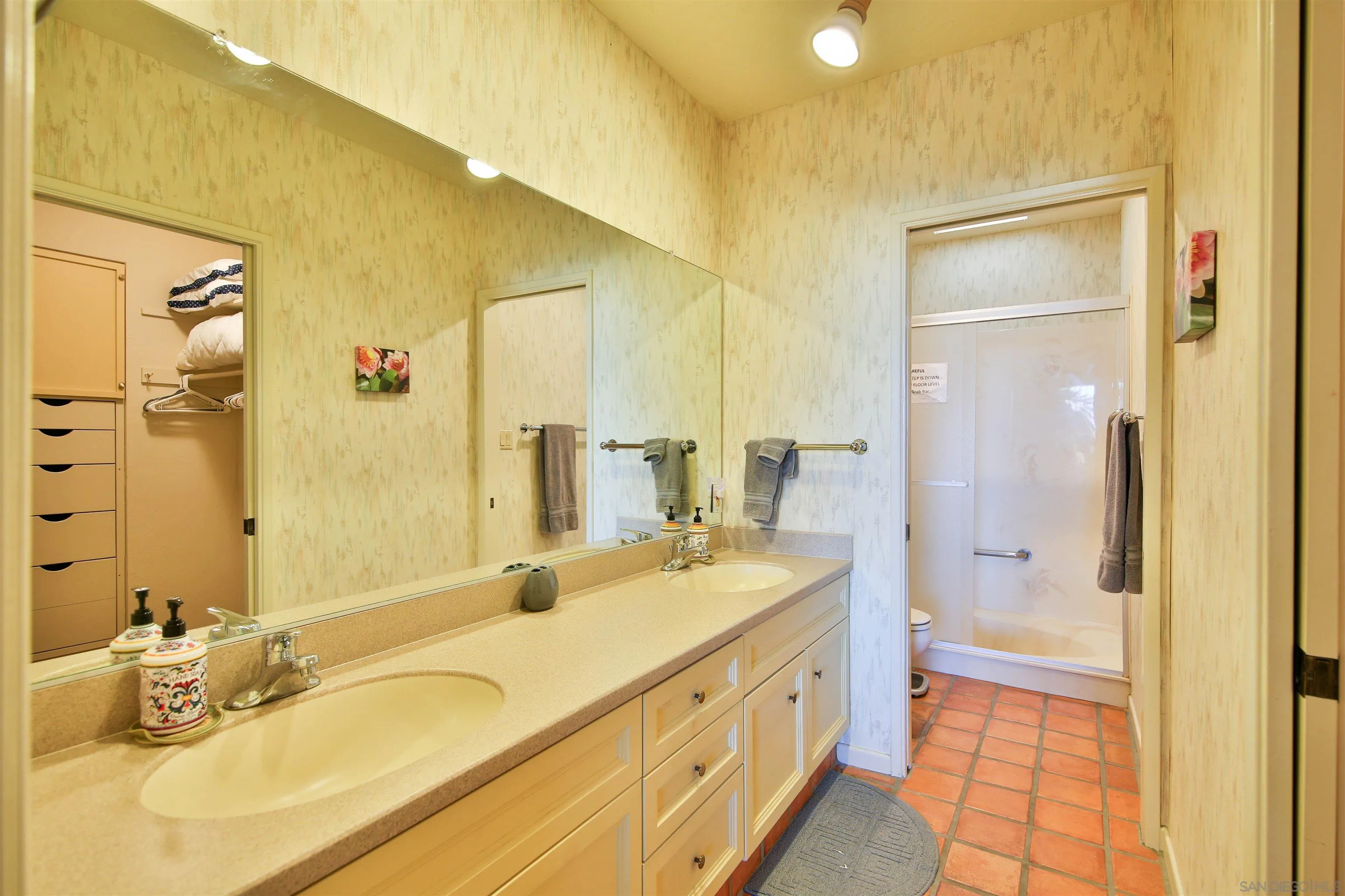 Photo #13: 250040365 Listing: Photo #13