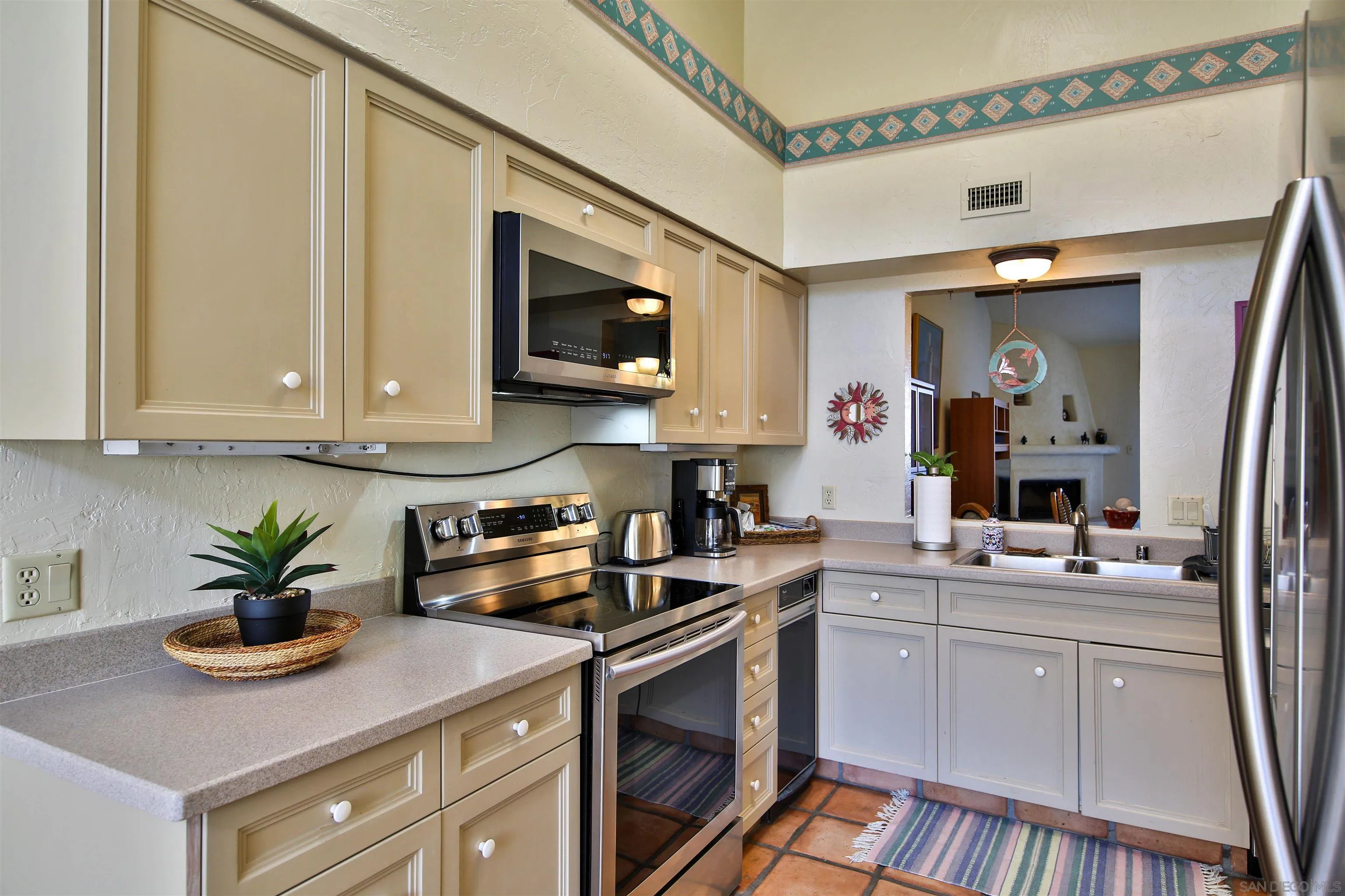 Photo #4: 250040365 Listing 