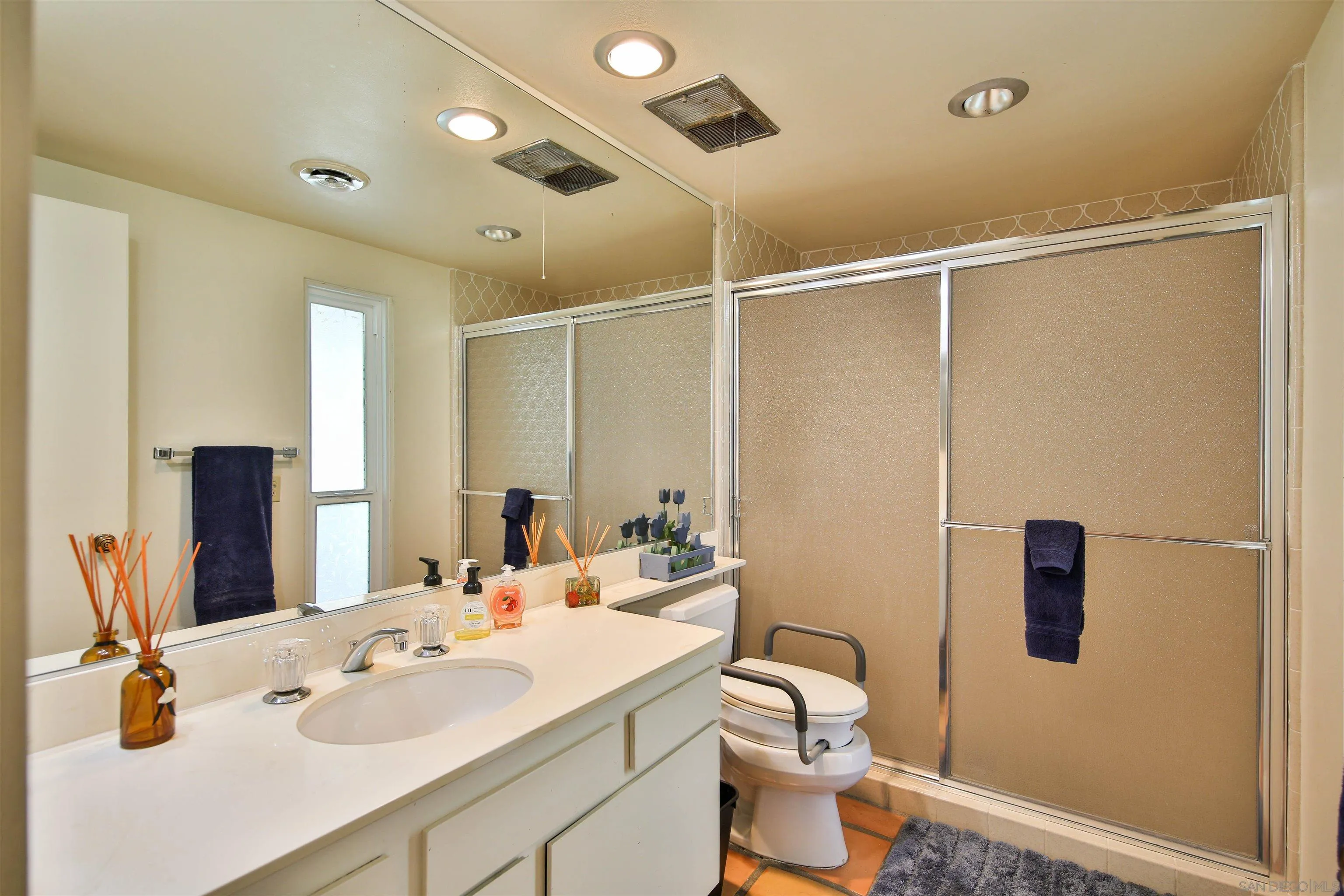 Photo #13: 250040366 Listing: Photo #13