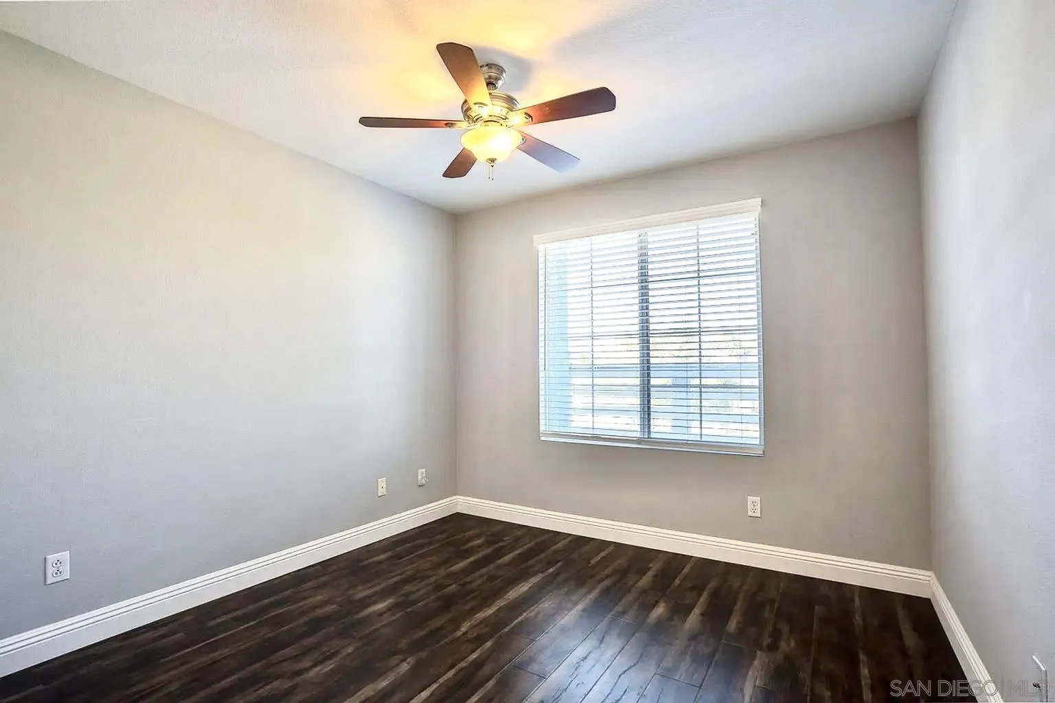 https://cdn.realtyfeed.com/cdn/127/250040371/ccf460902bc57f9e168b4ae087bb871d.webp