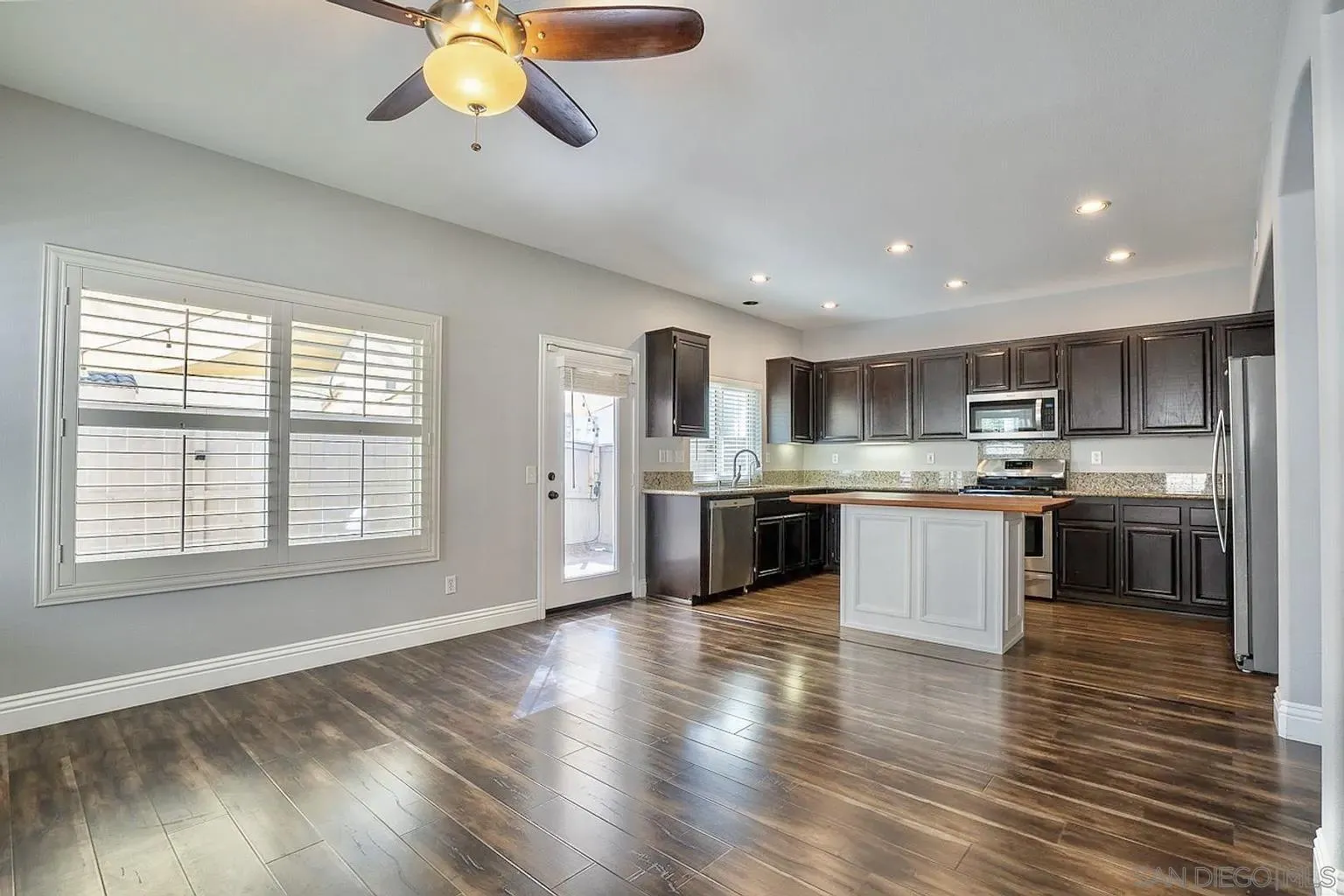 https://cdn.realtyfeed.com/cdn/127/250040371/cfd28c5830b401c49f59f8c455494244.webp