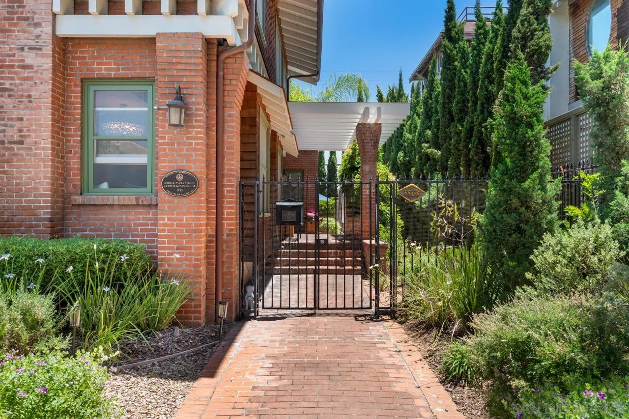https://cdn.realtyfeed.com/cdn/127/250040372/7fcafc8bd6894ed858f7c7a019fd01ba.webp