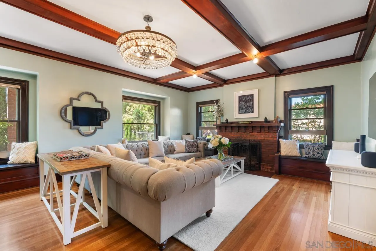 https://cdn.realtyfeed.com/cdn/127/250040372/c23b254941c2c48f4b59c0b13d1de901.webp