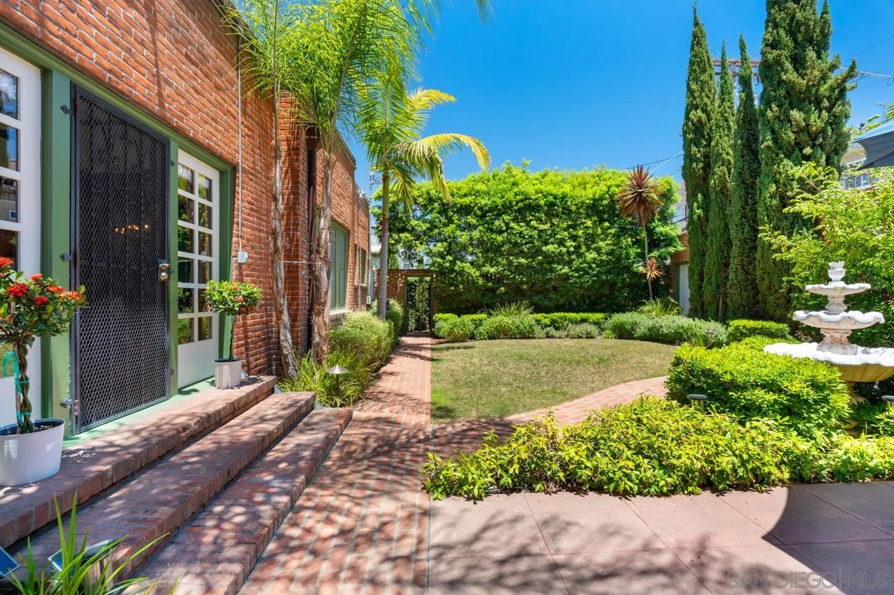 https://cdn.realtyfeed.com/cdn/127/250040372/ee7d66dd050ac3b9b753b34e475ea4dd.webp