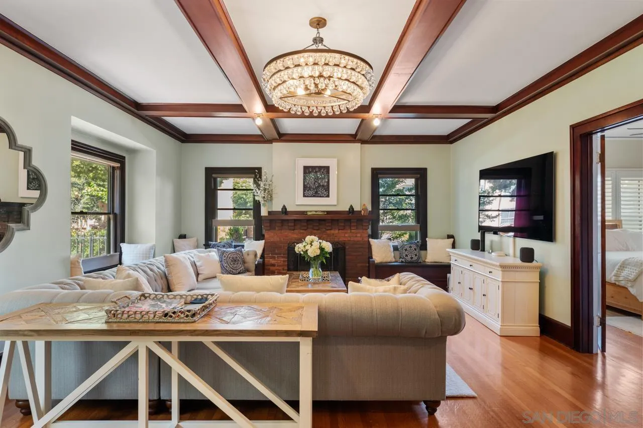https://cdn.realtyfeed.com/cdn/127/250040372/f8c6f1ec15a45c10c40b5aed71f282c1.webp