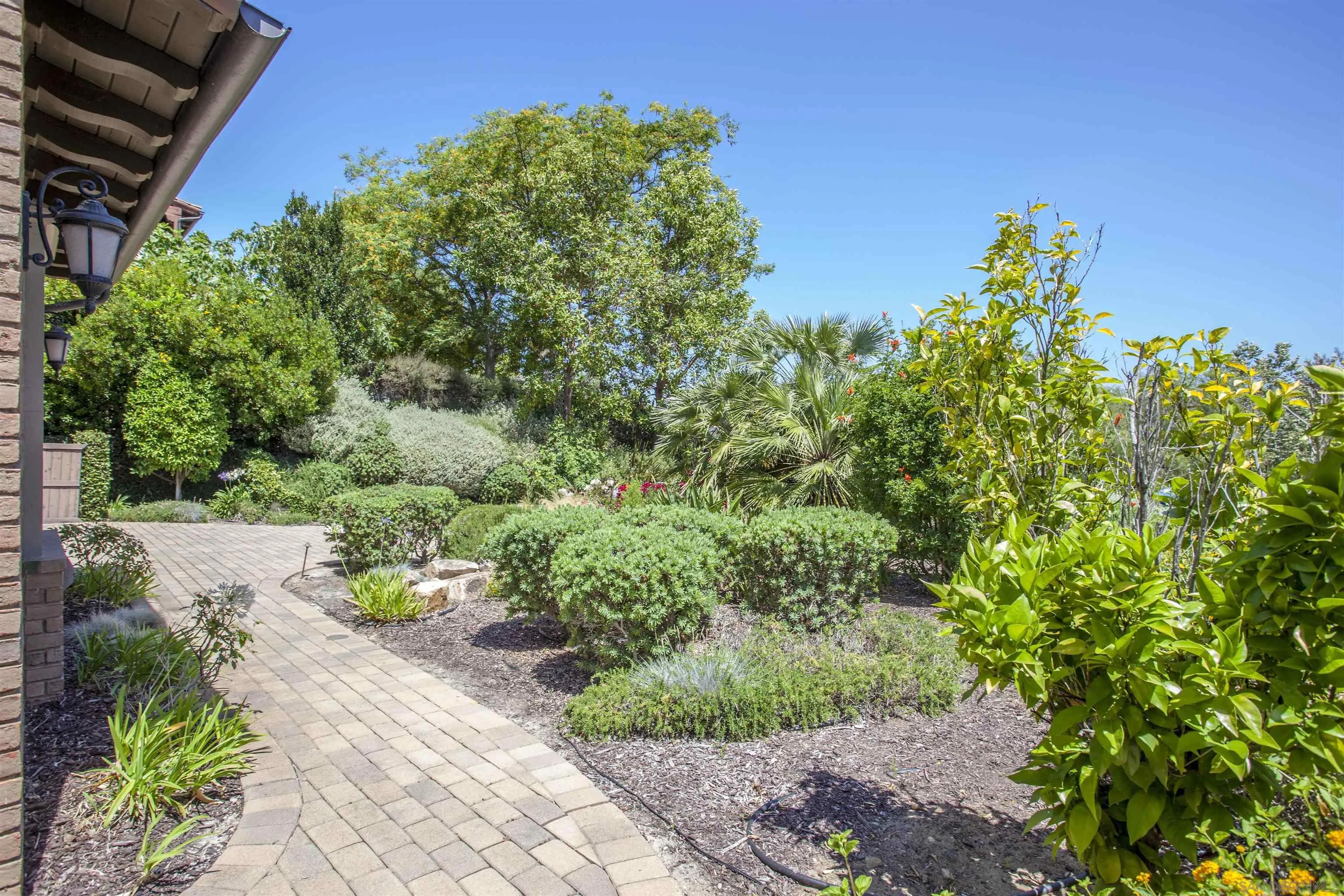 https://cdn.realtyfeed.com/cdn/127/250040381/44981292a4bfc8a3723db3196f303a13.webp