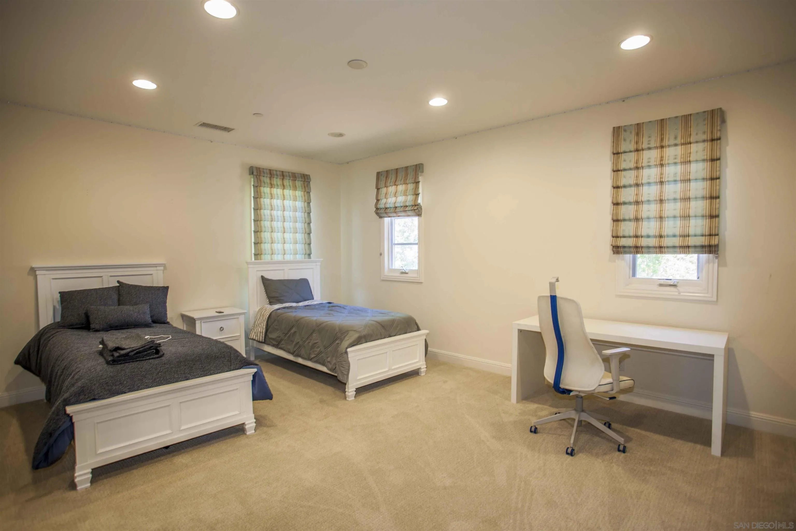 https://cdn.realtyfeed.com/cdn/127/250040381/4bdaa2b6ed4a91b550a92c264e254737.webp