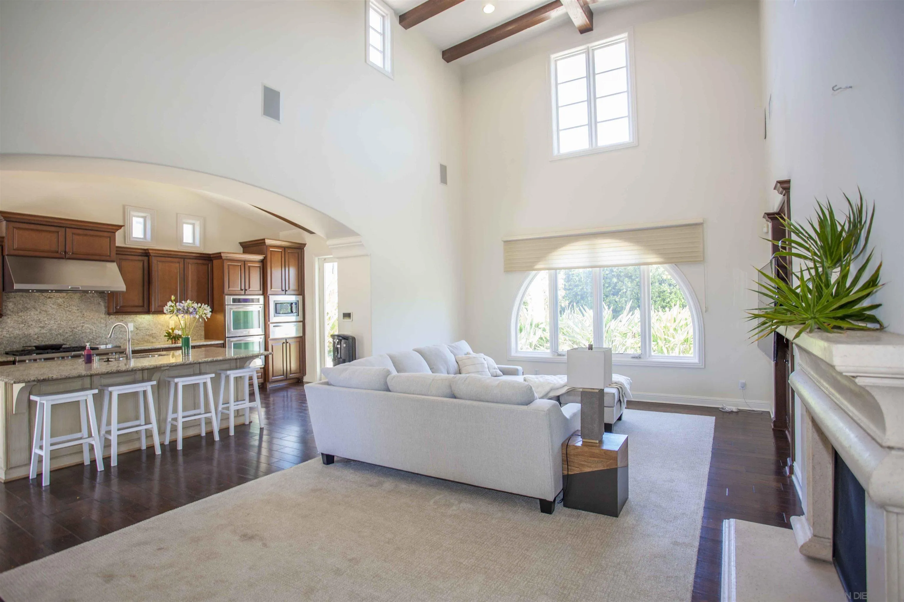 https://cdn.realtyfeed.com/cdn/127/250040381/544fd09a742fcfdbfc12b54980019186.webp