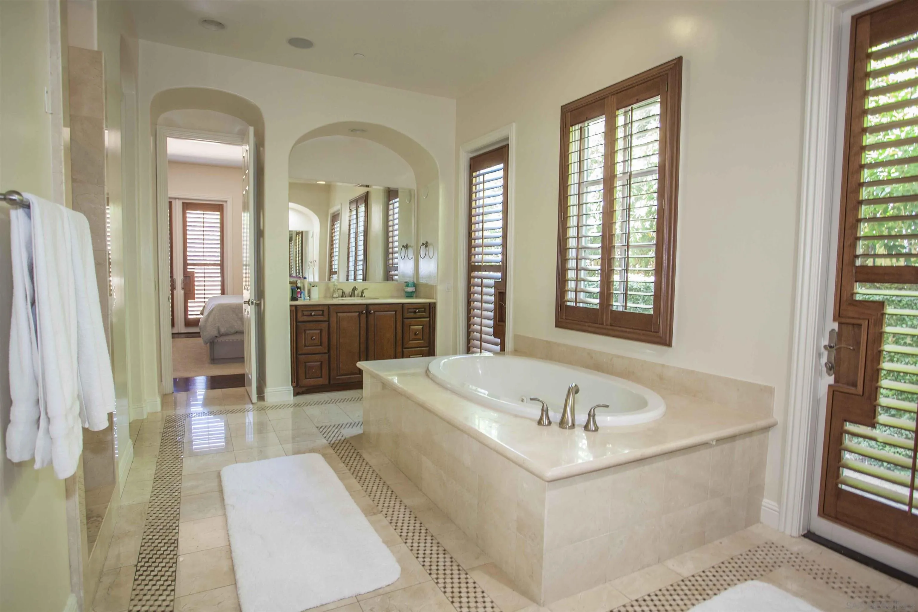 https://cdn.realtyfeed.com/cdn/127/250040381/74173ffff76294ef211358d349574c15.webp