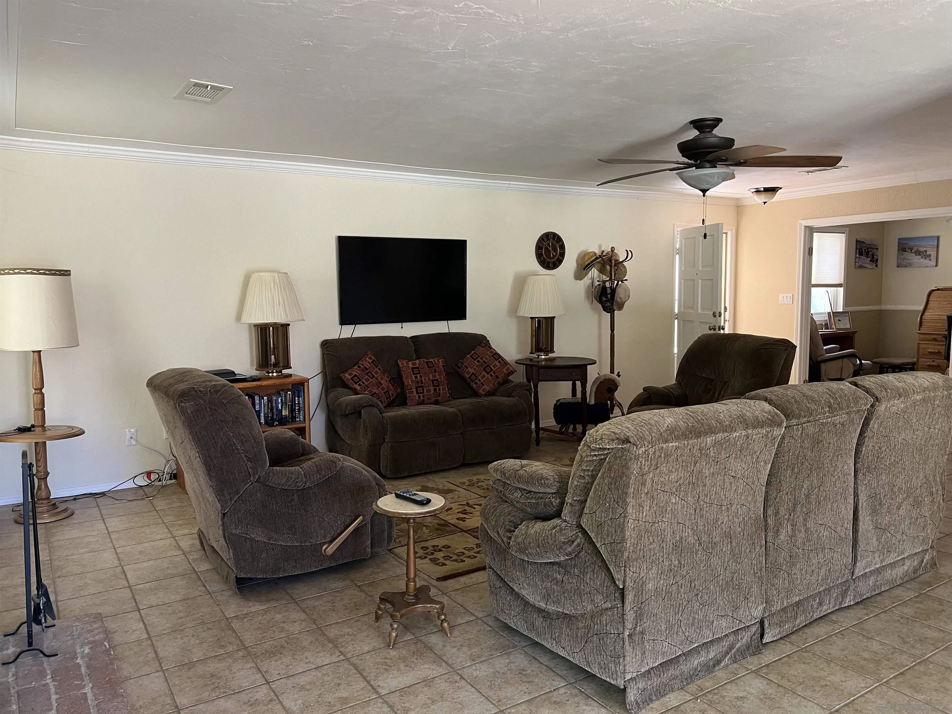 https://cdn.realtyfeed.com/cdn/127/250040384/a42b10fdac3a05650c63a8853c28e819.webp
