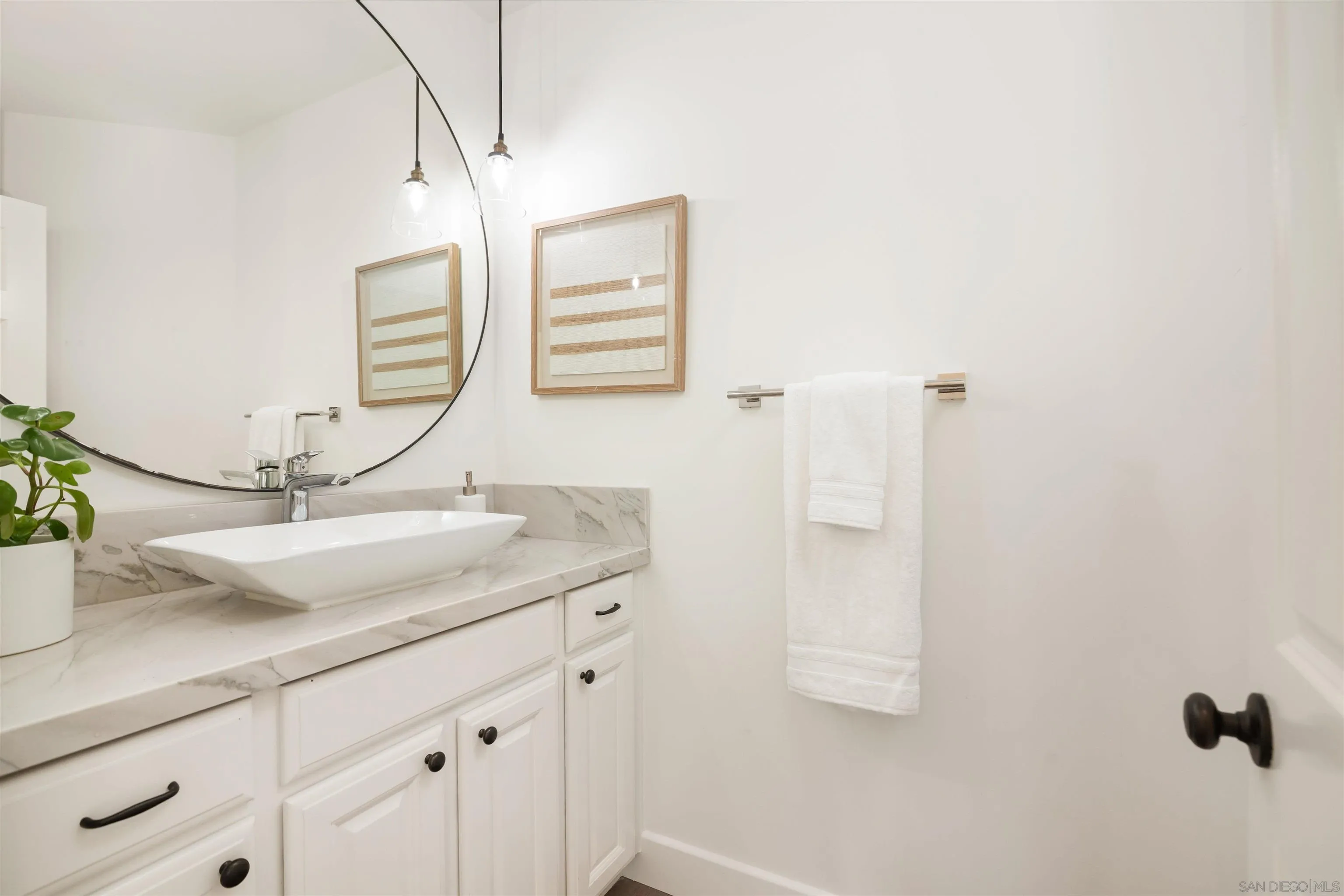 https://cdn.realtyfeed.com/cdn/127/250040385/ae064aaa2e6f76be85a503bf78447bfc.webp