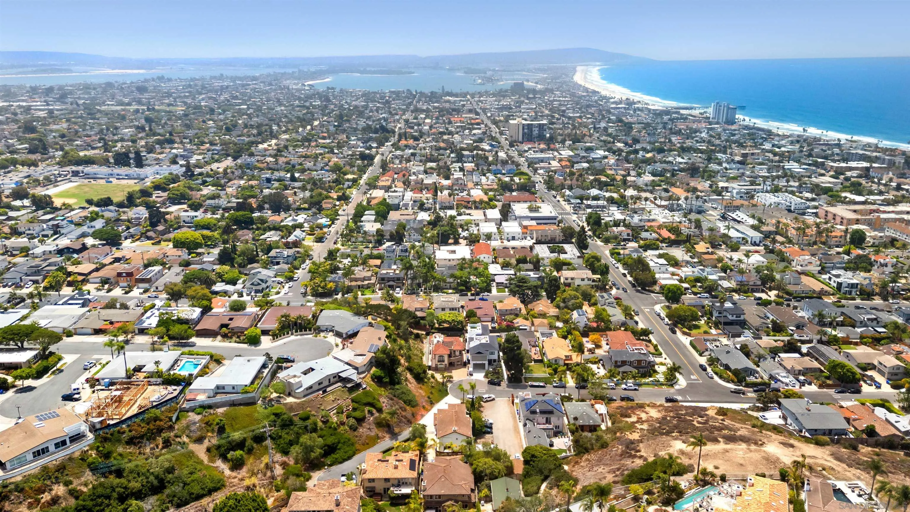 https://cdn.realtyfeed.com/cdn/127/250040385/c95beeb120ab030c02da19ecb90ab9eb.webp