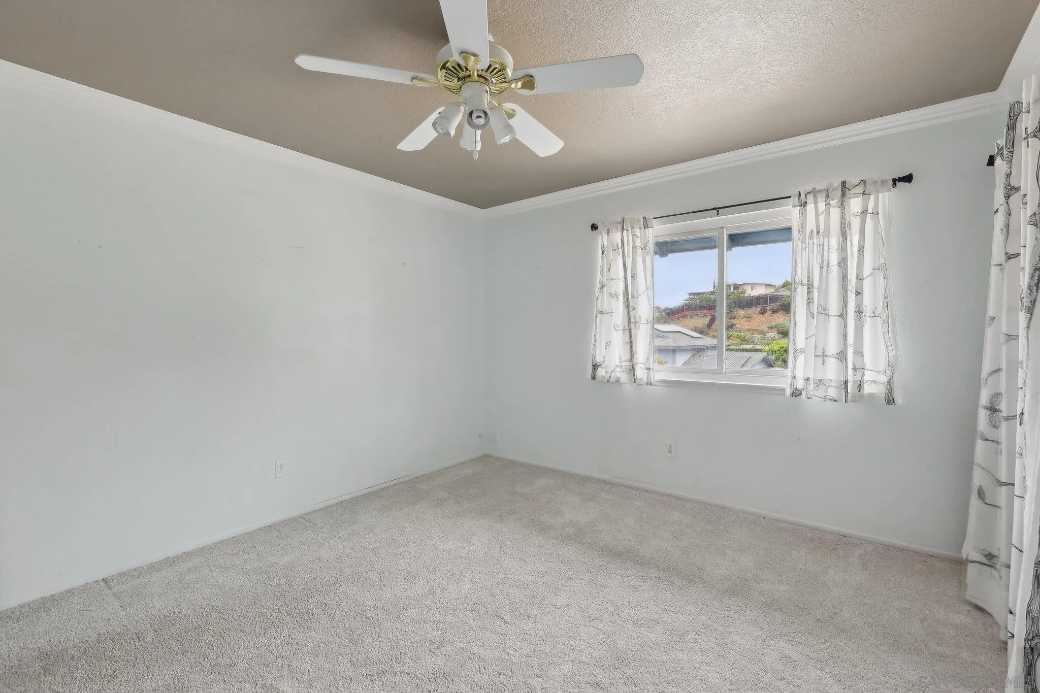 https://cdn.realtyfeed.com/cdn/127/250040386/62d5d3b699b3ac507fbc4eb24ad83cf7.webp