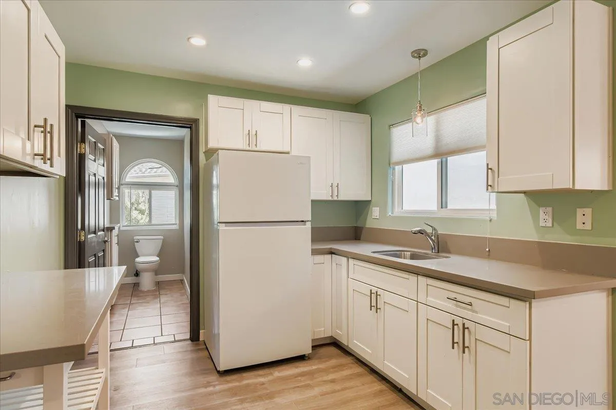 https://cdn.realtyfeed.com/cdn/127/250040390/a9f86c604f668deedbe7437f1d379458.webp