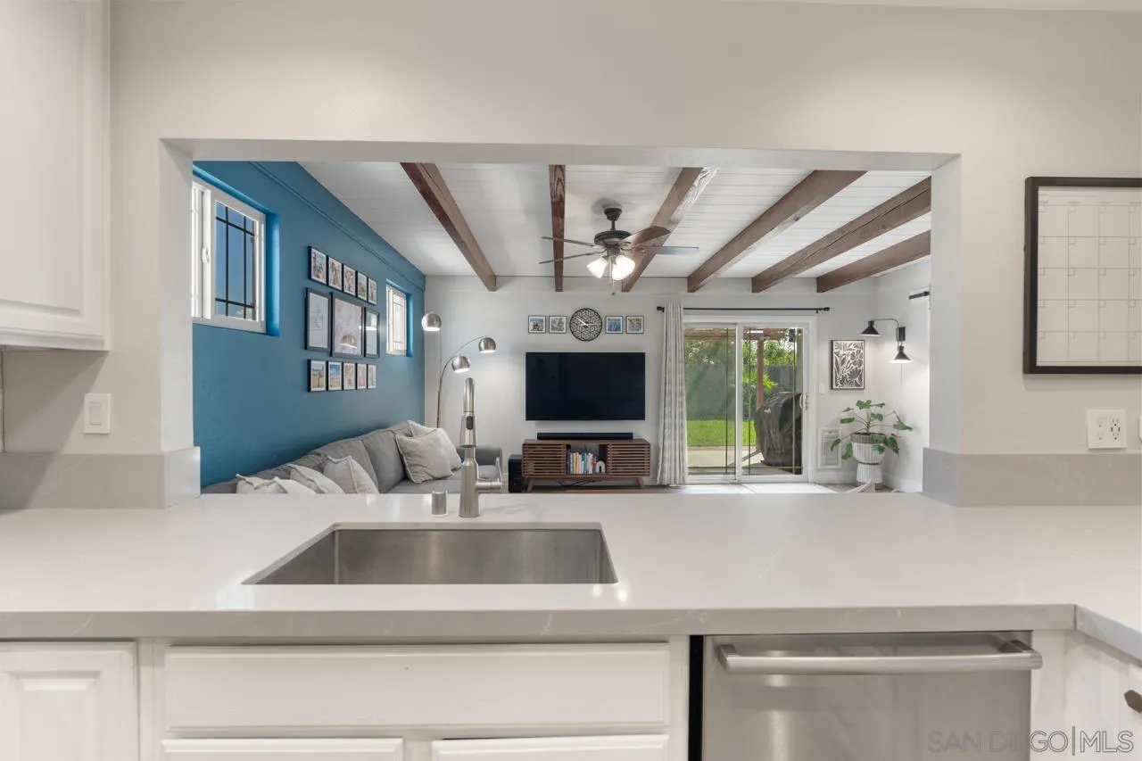 https://cdn.realtyfeed.com/cdn/127/250040396/fa2d41c5a0c8b7aaa83fd42b9b511e23.webp