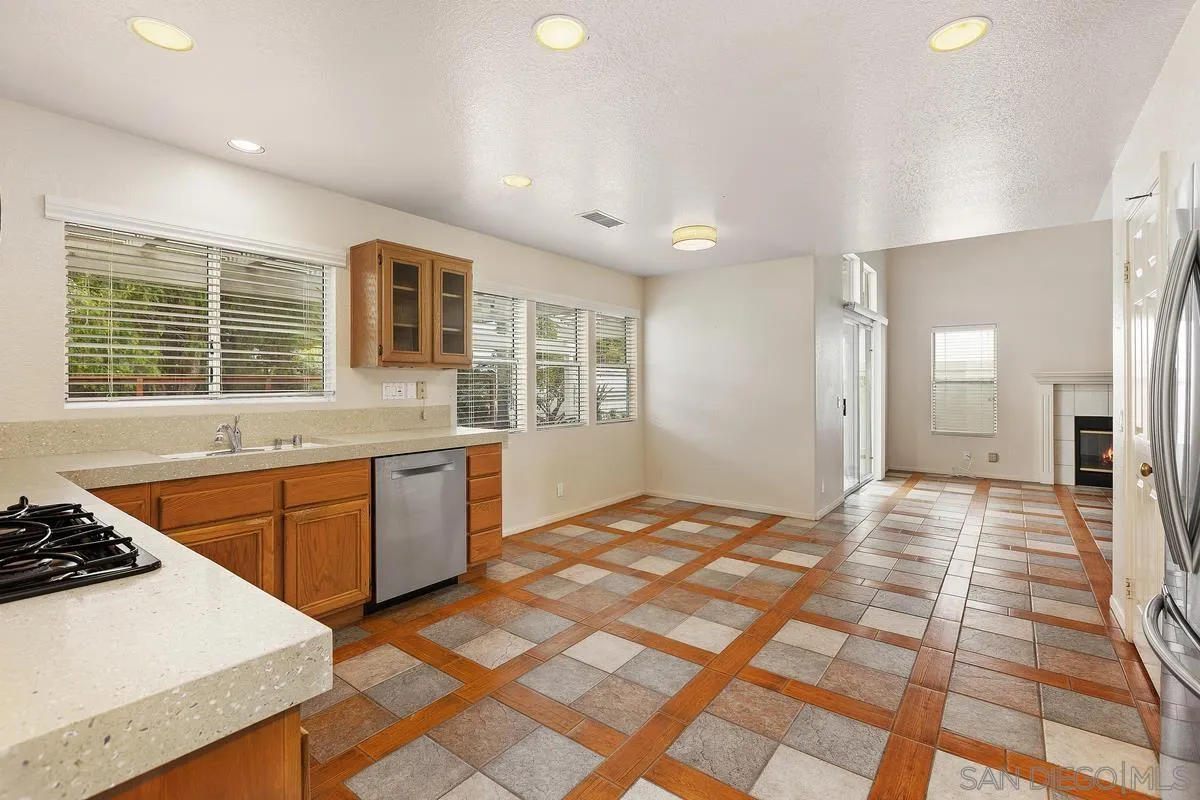 https://cdn.realtyfeed.com/cdn/127/250040410/eb9de190ef77196f765461306c569371.webp
