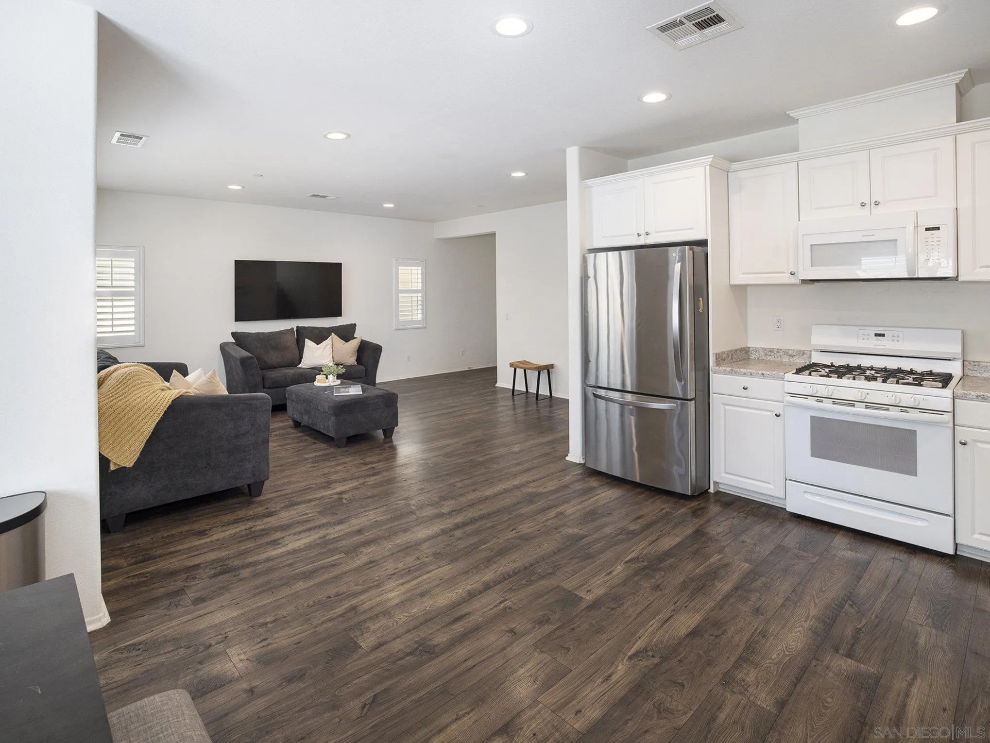 https://cdn.realtyfeed.com/cdn/127/250040412/910e27cfaf7faae2b1cb13b56aea2708.webp