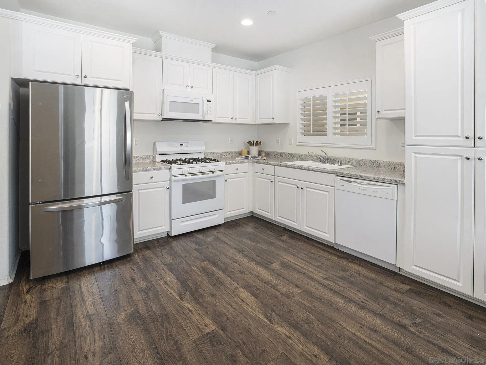 https://cdn.realtyfeed.com/cdn/127/250040412/bb1a37c9e8e66f9115fcb6bd31dabe4f.webp