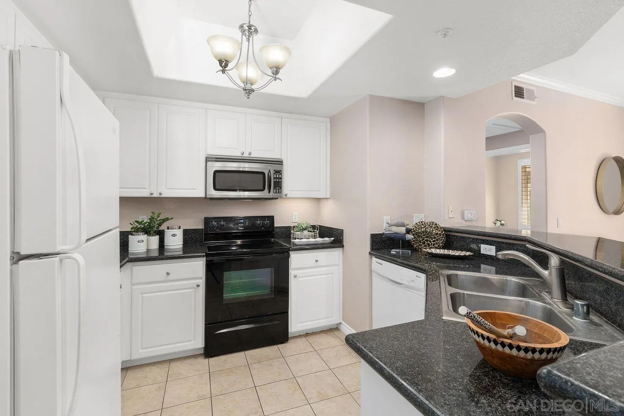 Photo #8: 250040413 Listing: Photo #8