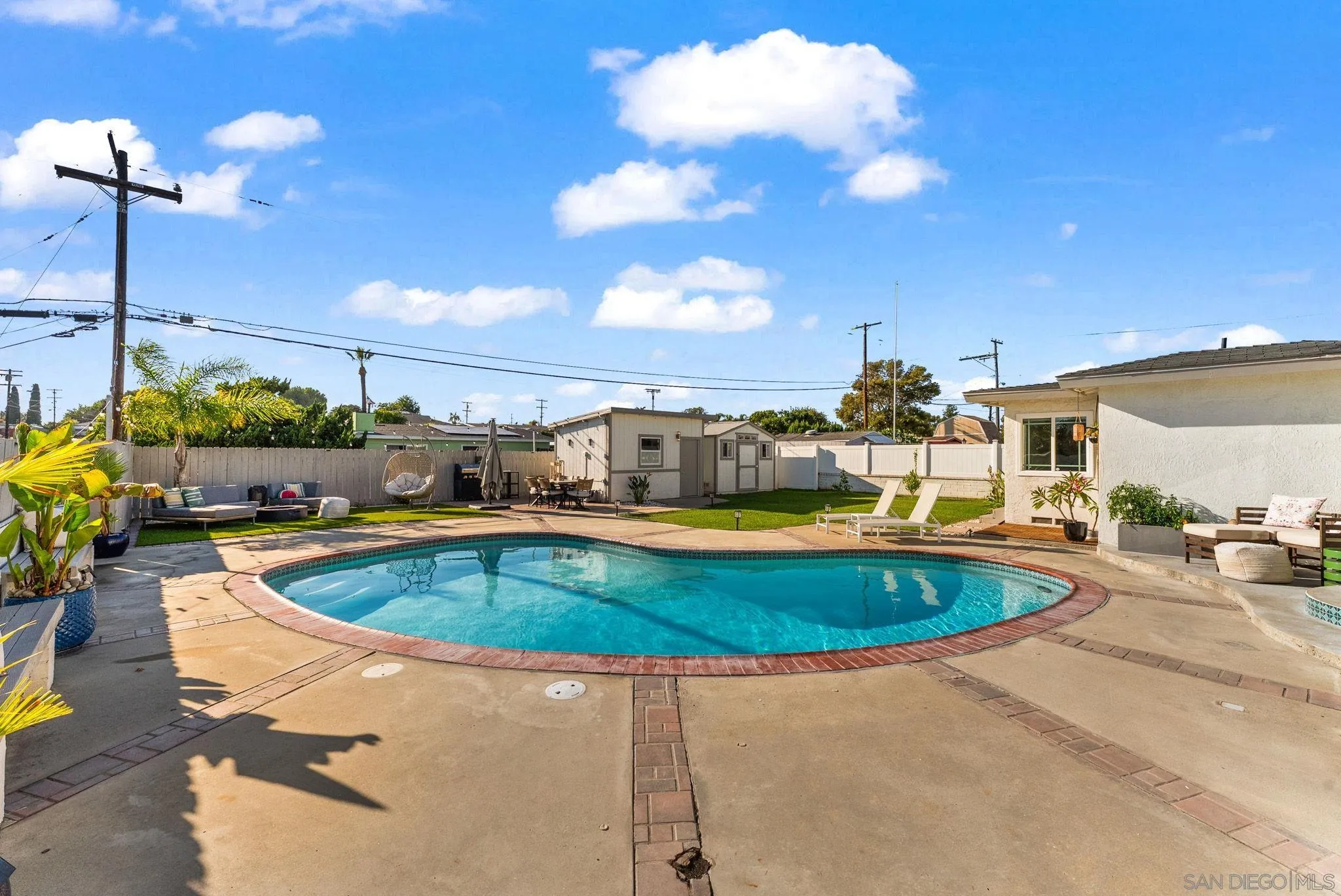 https://cdn.realtyfeed.com/cdn/127/250040416/4c8f2d6a0bb2025792013b352c5949fc.webp