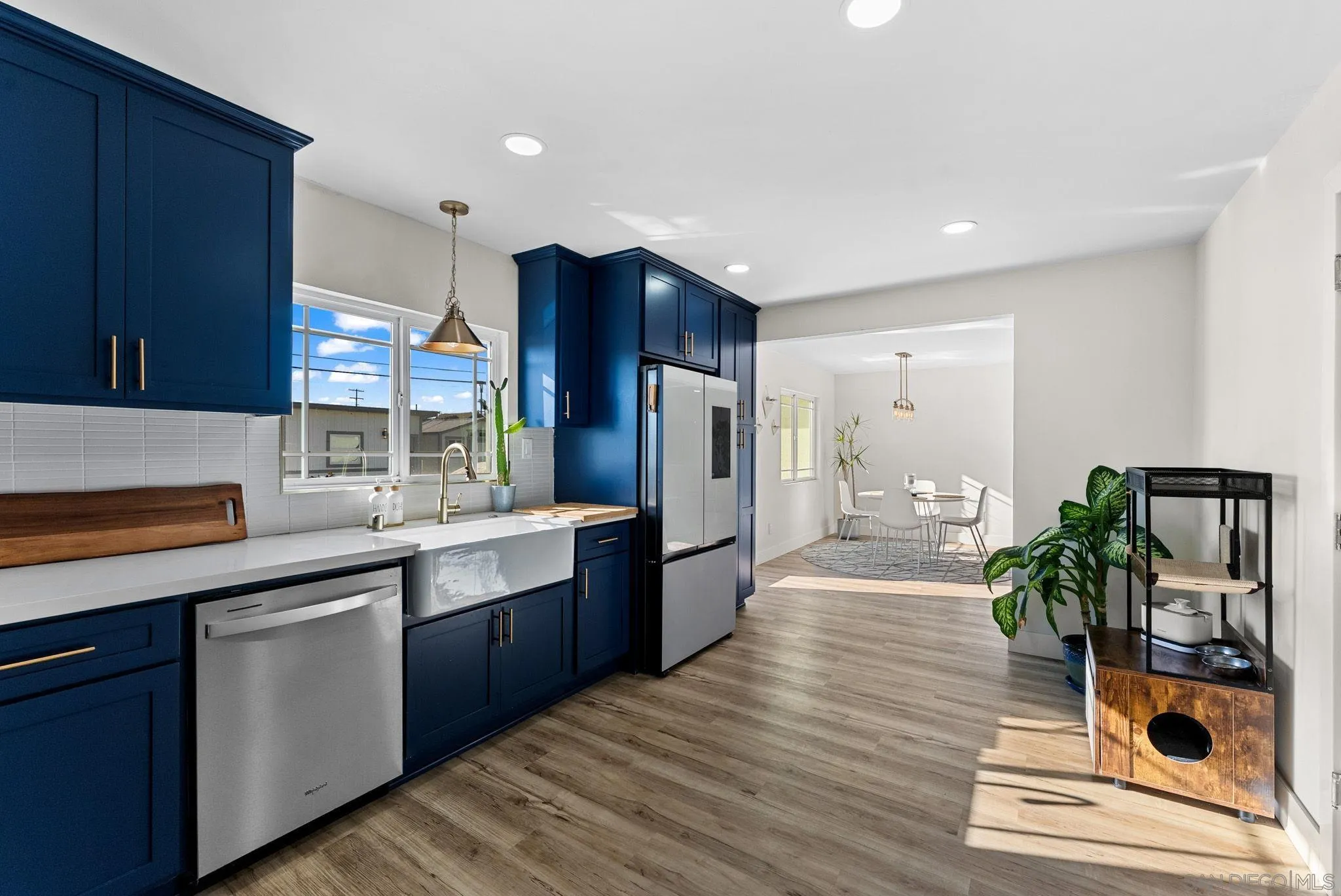 https://cdn.realtyfeed.com/cdn/127/250040416/cce0cf2bb7914da130f86884bfc5f7c3.webp