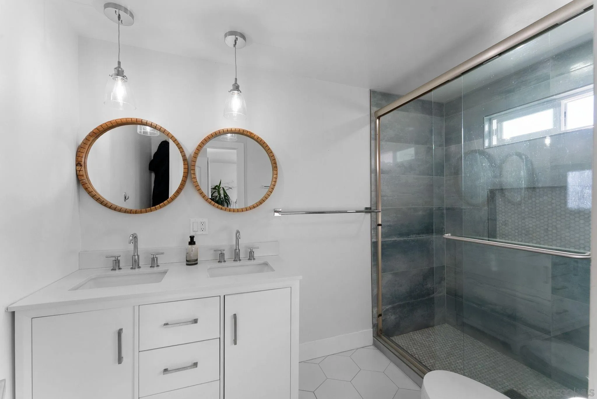 https://cdn.realtyfeed.com/cdn/127/250040416/cce8ebb5368410f9b9e7a37a1959cc2e.webp