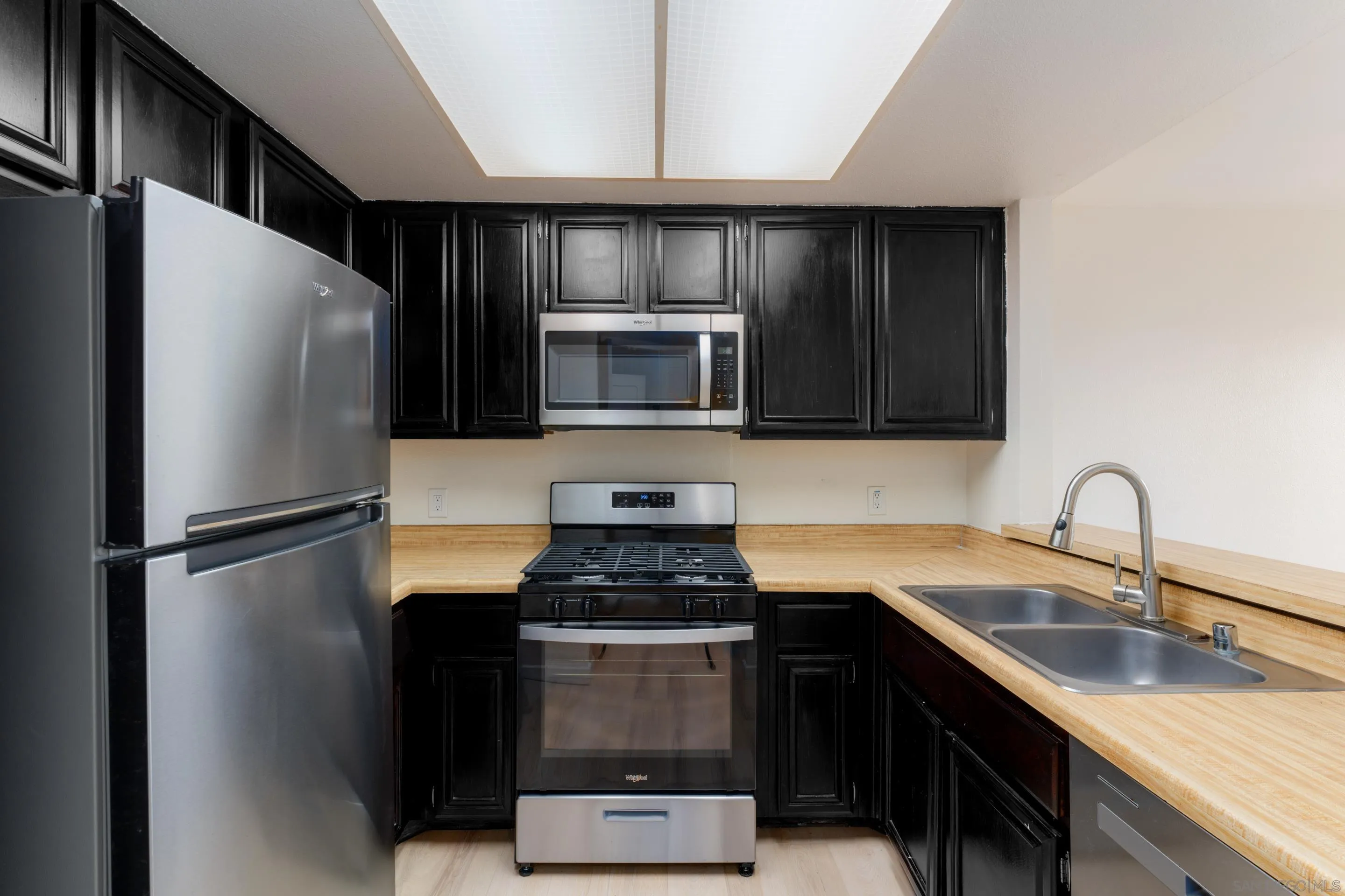 https://cdn.realtyfeed.com/cdn/127/250040423/3b52a0b382cba0c3a48a3e2926dacee5.webp