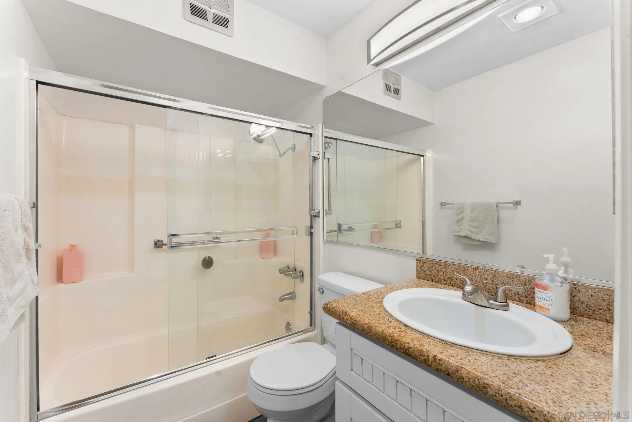 https://cdn.realtyfeed.com/cdn/127/250040435/3de8a39568e88aef343576c048c5b0b4.webp