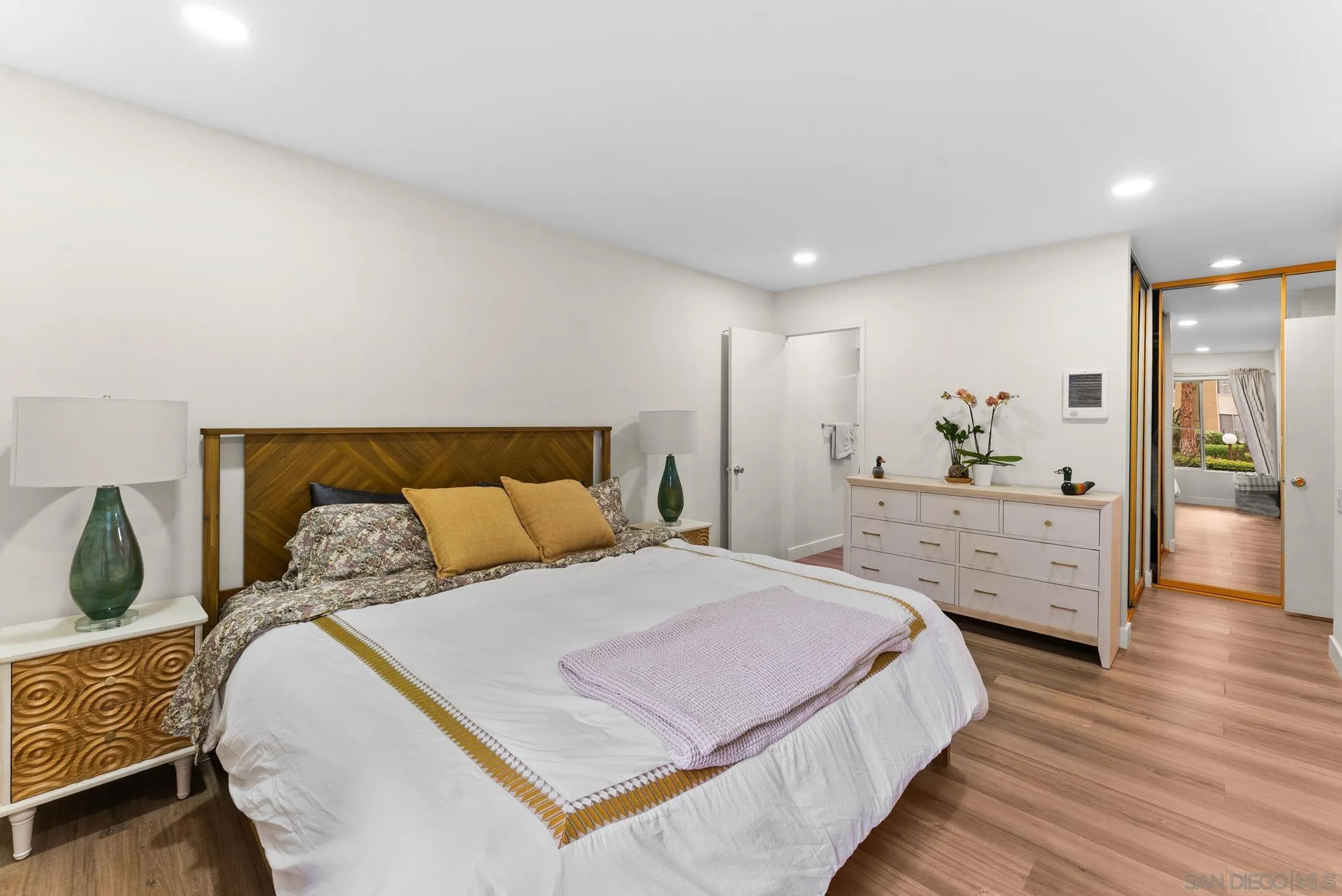 https://cdn.realtyfeed.com/cdn/127/250040435/77ef31a3caa5e4fe2f29a99306022e7a.webp