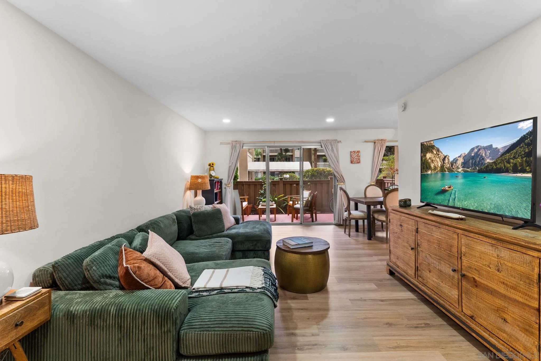 https://cdn.realtyfeed.com/cdn/127/250040435/afaa3e29c7c20e57a02a854960b22052.webp