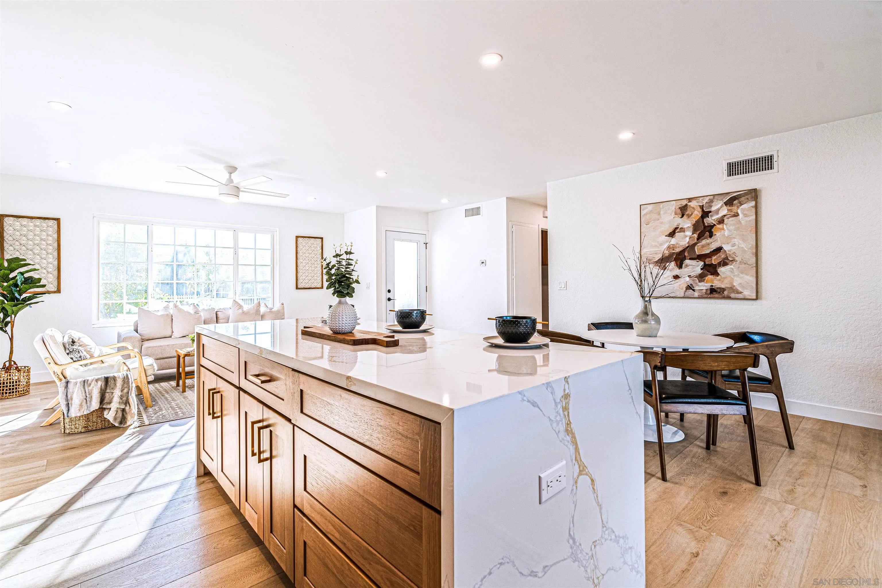https://cdn.realtyfeed.com/cdn/127/250040436/c8e2850ca47ce6c4ff3bb796026ca9d0.webp
