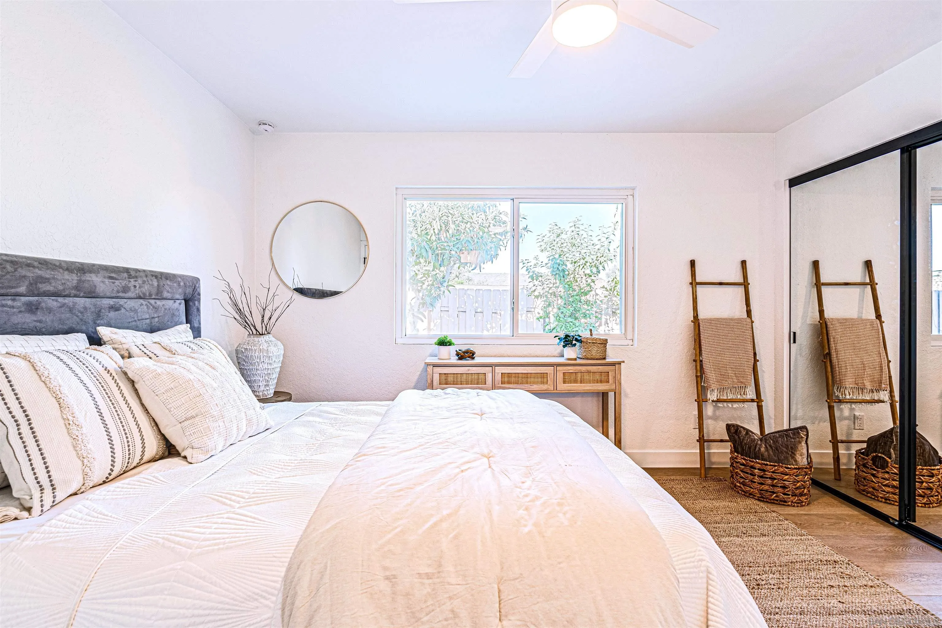 https://cdn.realtyfeed.com/cdn/127/250040436/f77c2b49a9ad4a1bebc50cd616361c74.webp