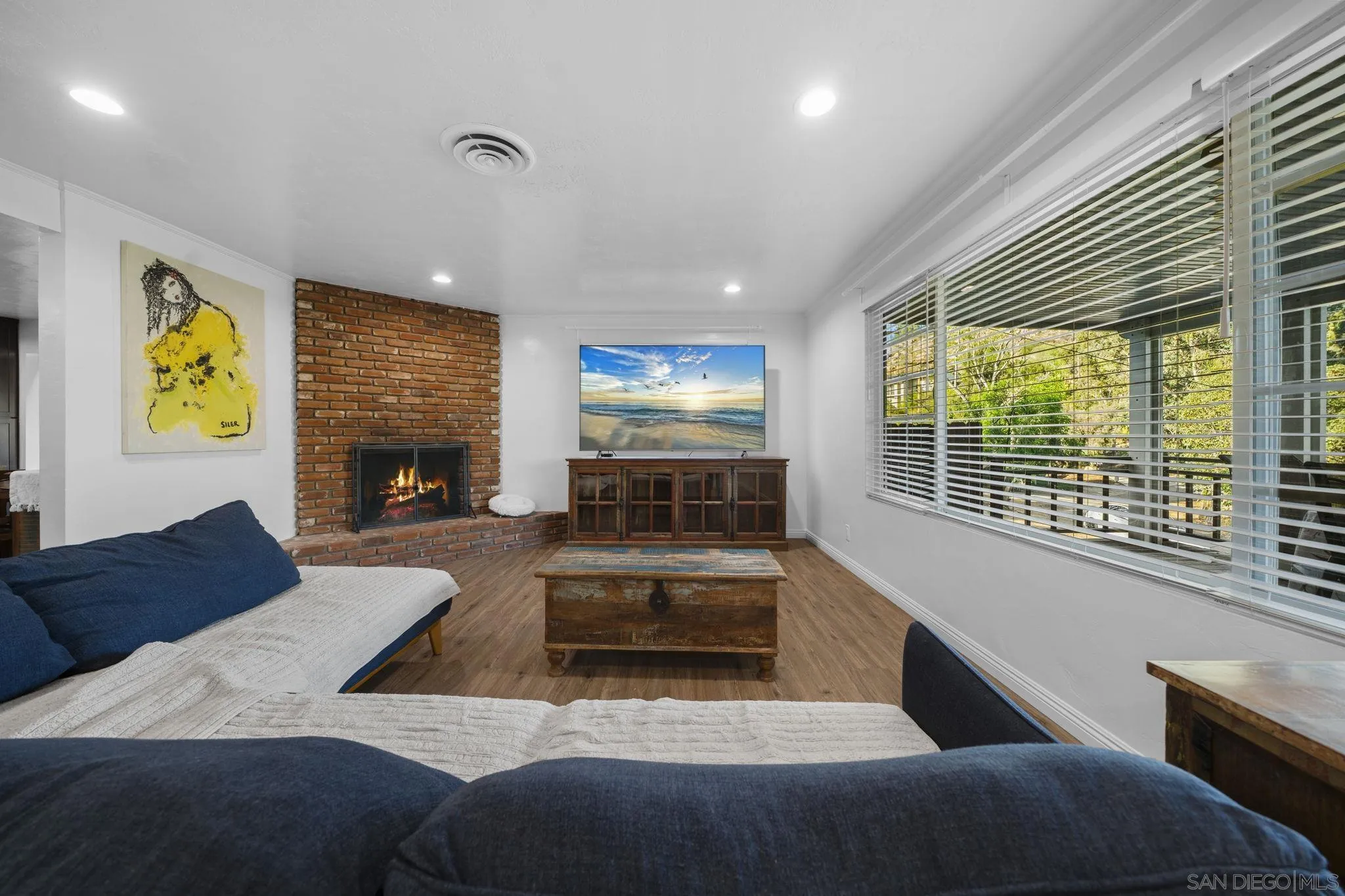 https://cdn.realtyfeed.com/cdn/127/250040443/0f88abb01cbbf11f2c56ad0828a94669.webp