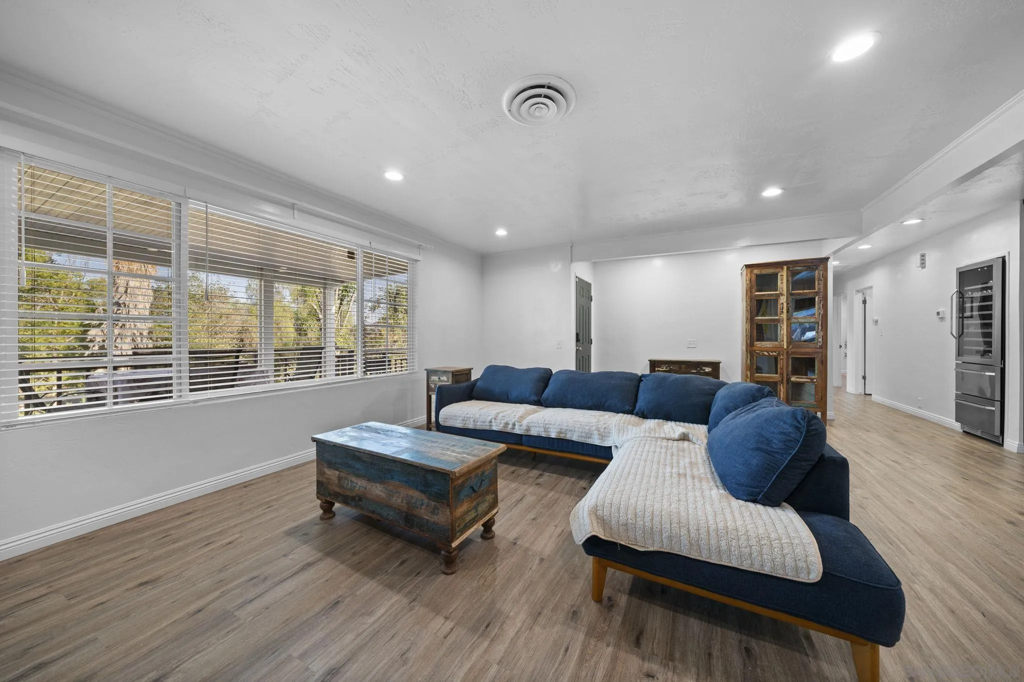 https://cdn.realtyfeed.com/cdn/127/250040443/c152f6438fb2201dd708ffbab6ce2c02.webp