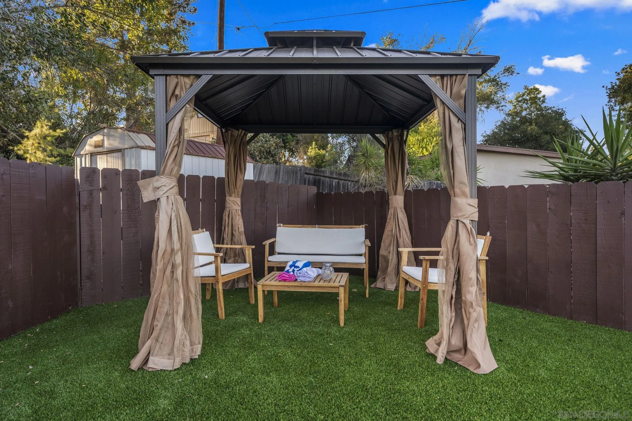 https://cdn.realtyfeed.com/cdn/127/250040443/c5f2866c586c58e301d6ae61feba0c49.webp