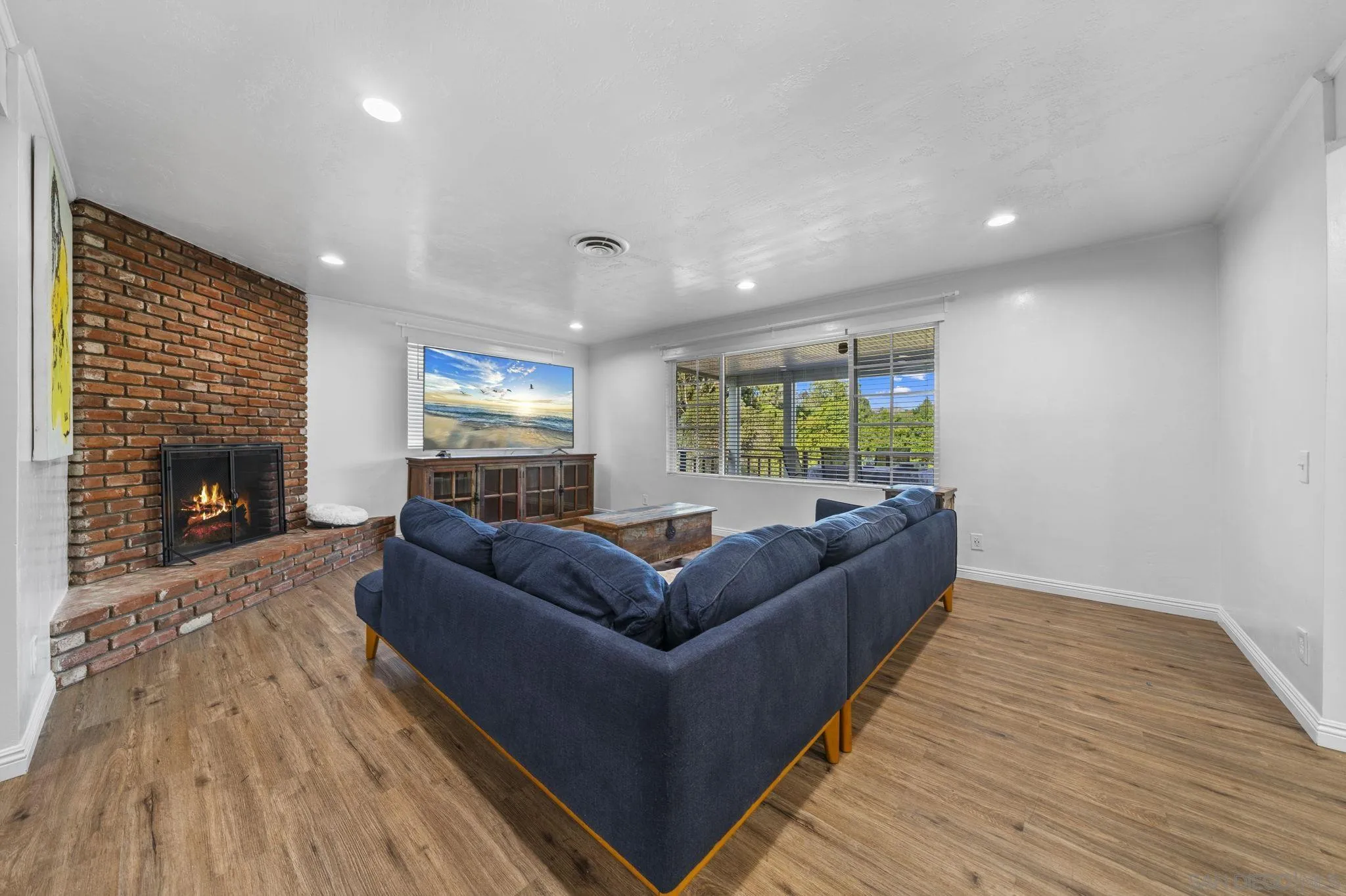 https://cdn.realtyfeed.com/cdn/127/250040443/d1e0eebb1cb3b1277ea4d942ac98055f.webp
