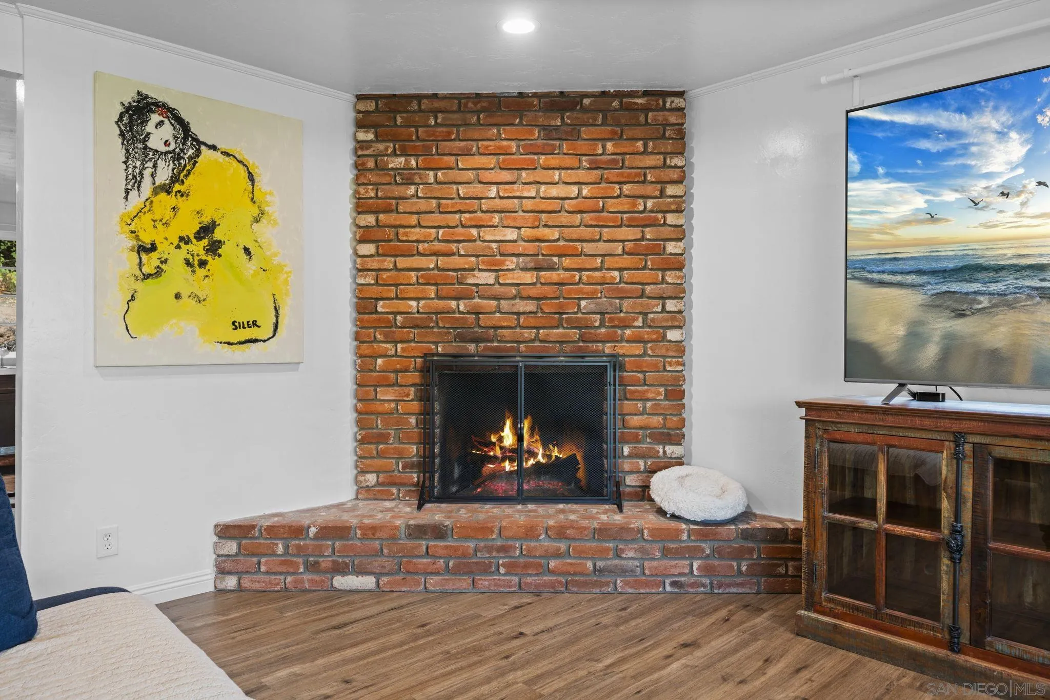 https://cdn.realtyfeed.com/cdn/127/250040443/e52577cd40cd91cfda5dae5887eaad09.webp