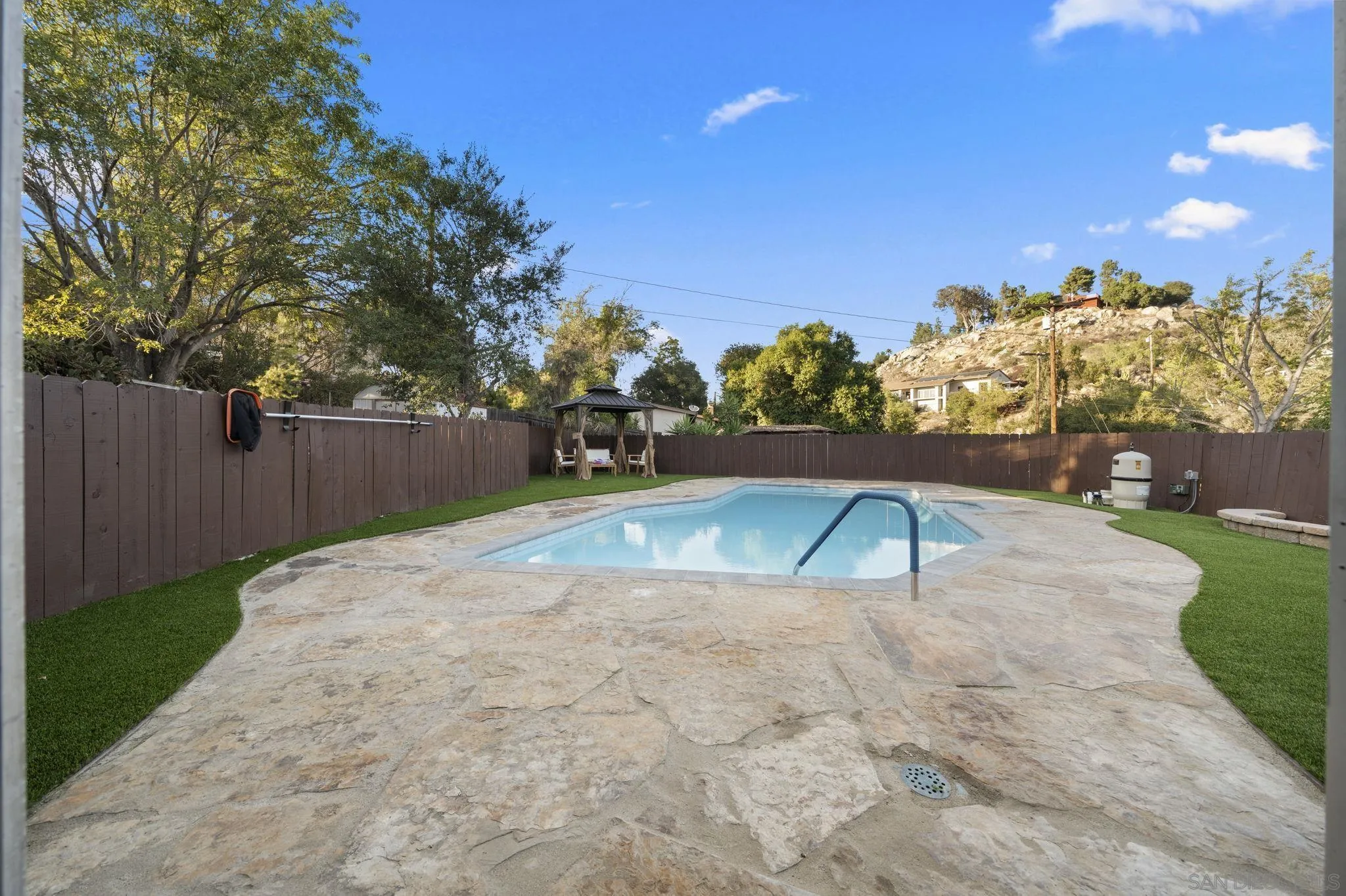 https://cdn.realtyfeed.com/cdn/127/250040443/f935f61d0db36f402b35488297df39e4.webp