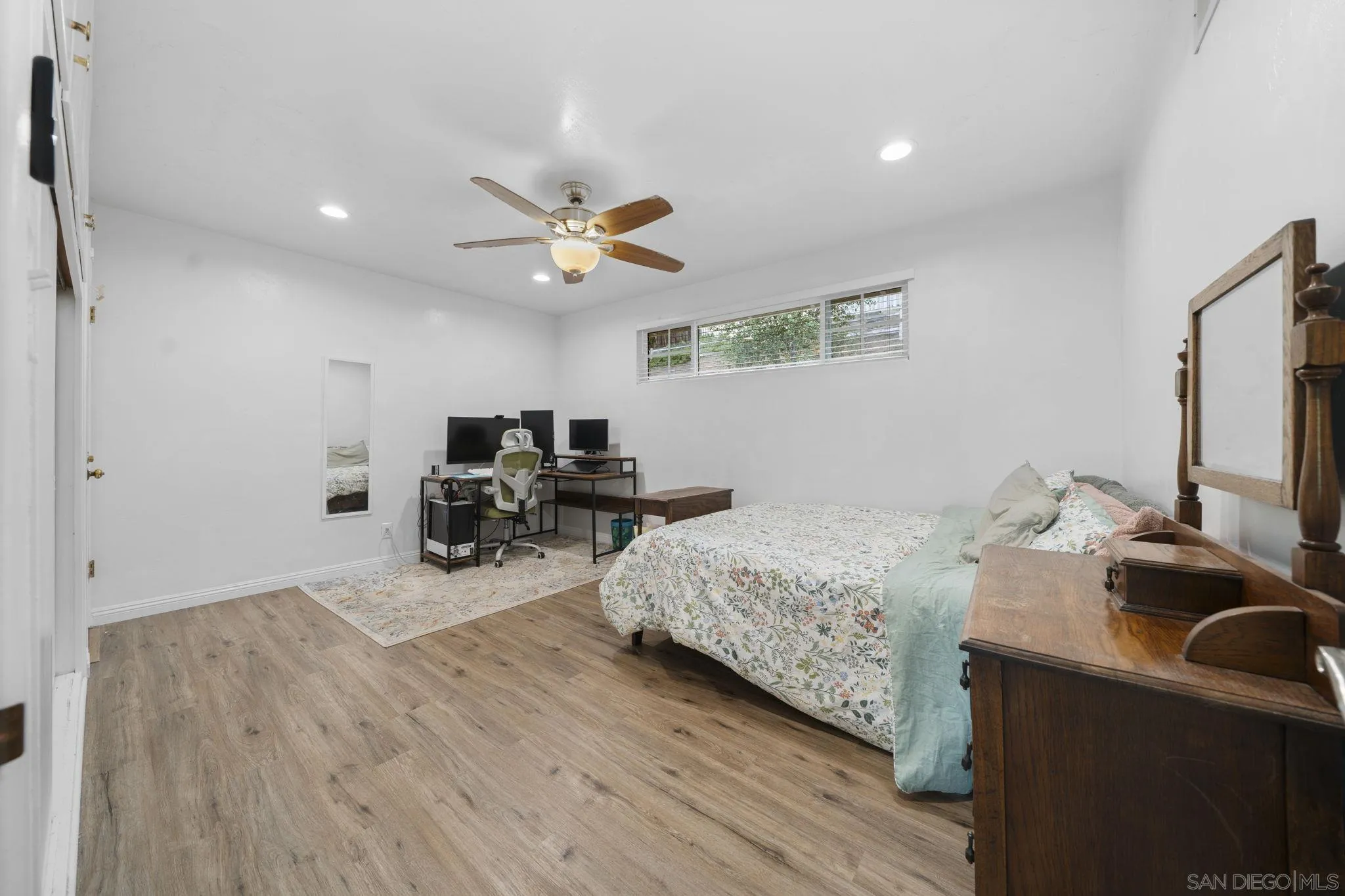 https://cdn.realtyfeed.com/cdn/127/250040443/fe9c3c3e5e429a20b7dc196c93a8eae8.webp