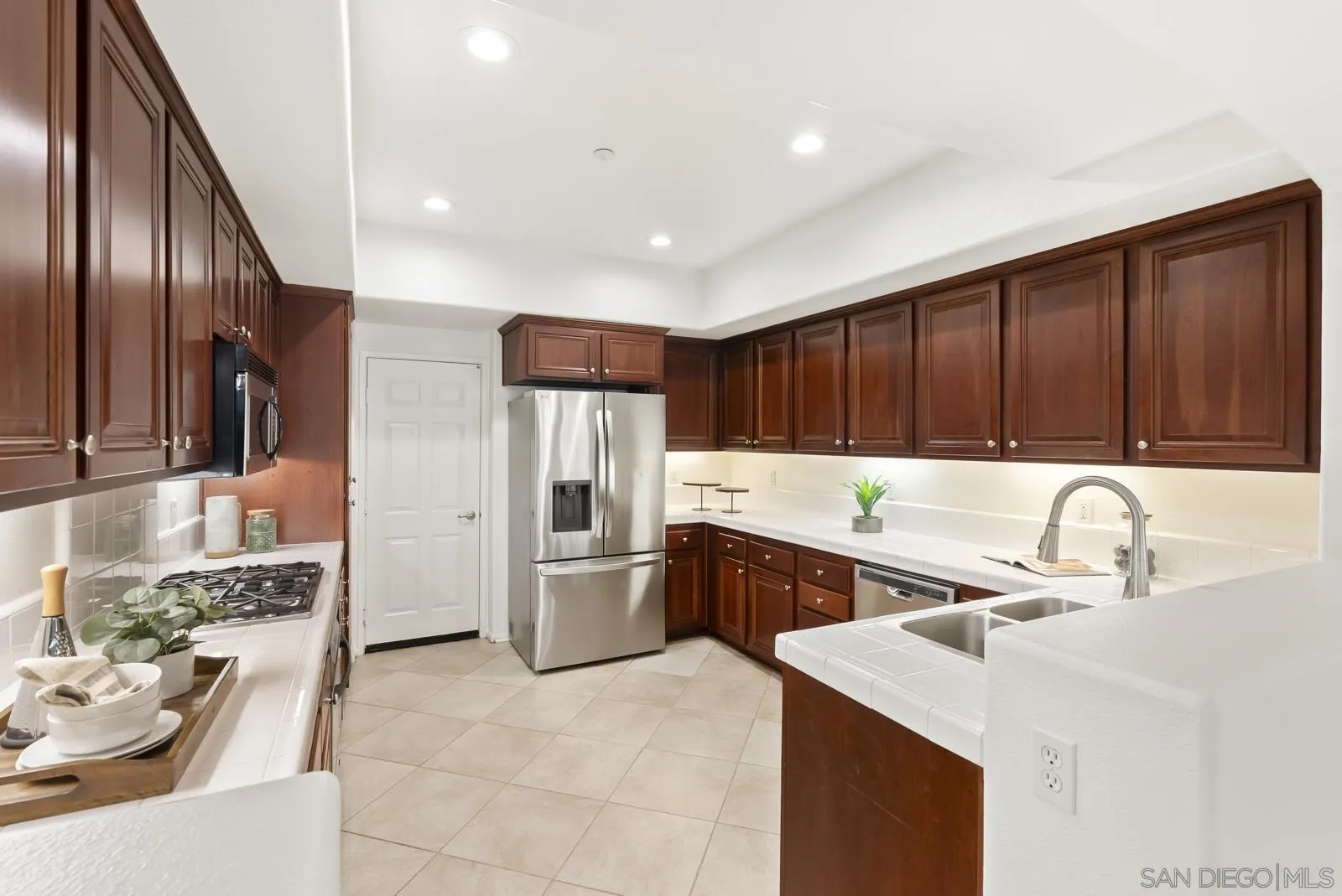 https://cdn.realtyfeed.com/cdn/127/250040444/17b64b303018d40da9bec5a6bda17ec6.webp