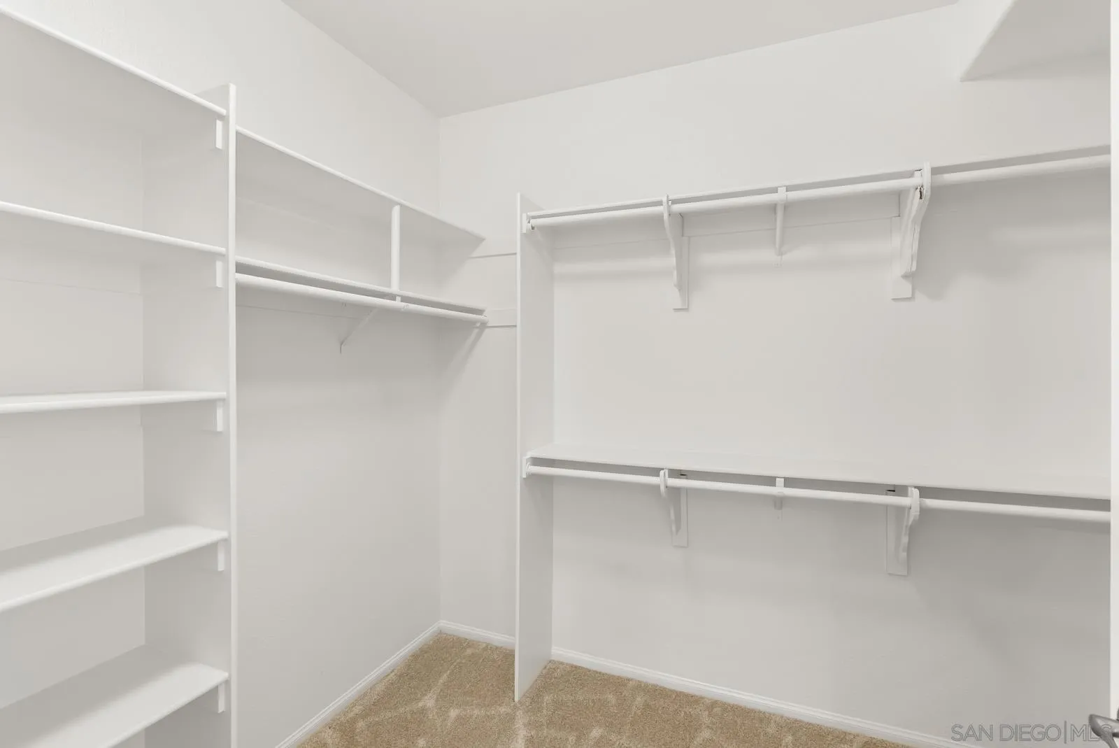 https://cdn.realtyfeed.com/cdn/127/250040444/c9a04656b545ba12bfeb4865d8121336.webp