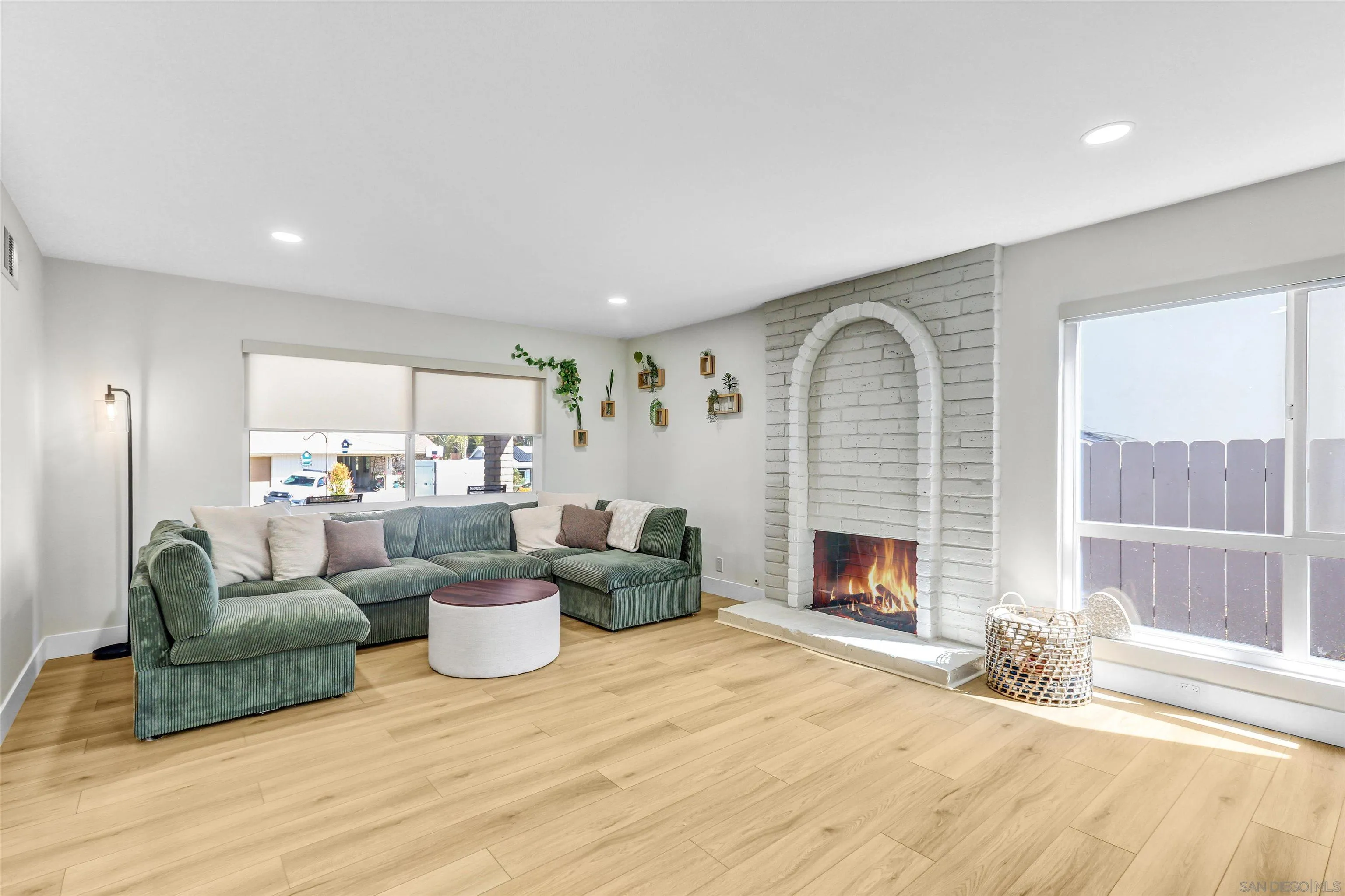 https://cdn.realtyfeed.com/cdn/127/250040446/135bca201c013c9a13ca88dcb7dcd62d.webp