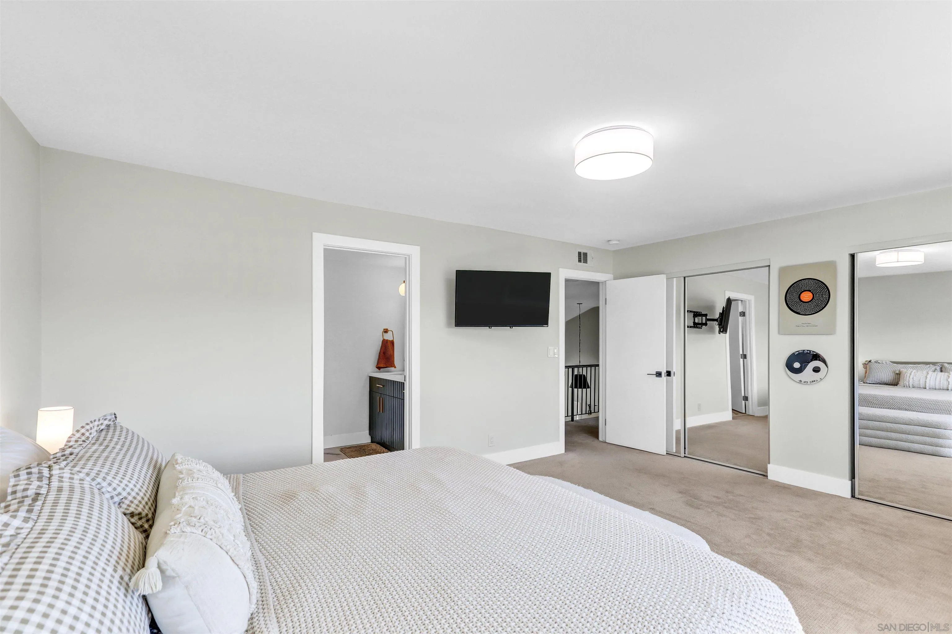 https://cdn.realtyfeed.com/cdn/127/250040446/eaf27cbd64148bad72da15c413d76d5f.webp