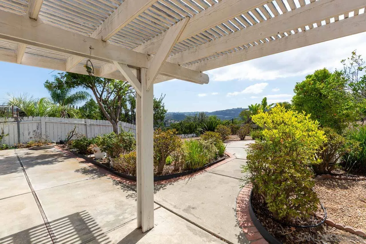 https://cdn.realtyfeed.com/cdn/127/250040447/38d8f8c6b1d0546cba40cfb77f9787e9.webp