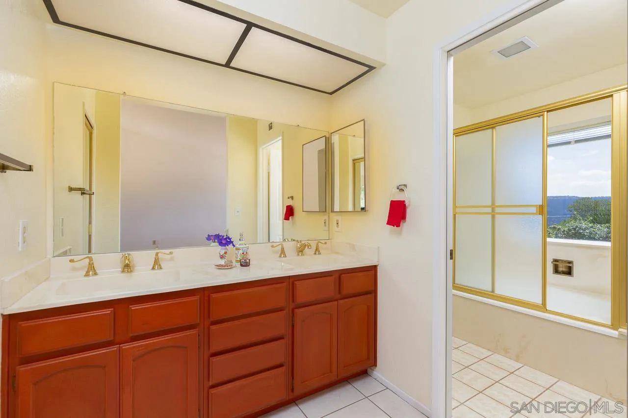 https://cdn.realtyfeed.com/cdn/127/250040447/c5d3d84ab936828185f633e7ec9a164f.webp